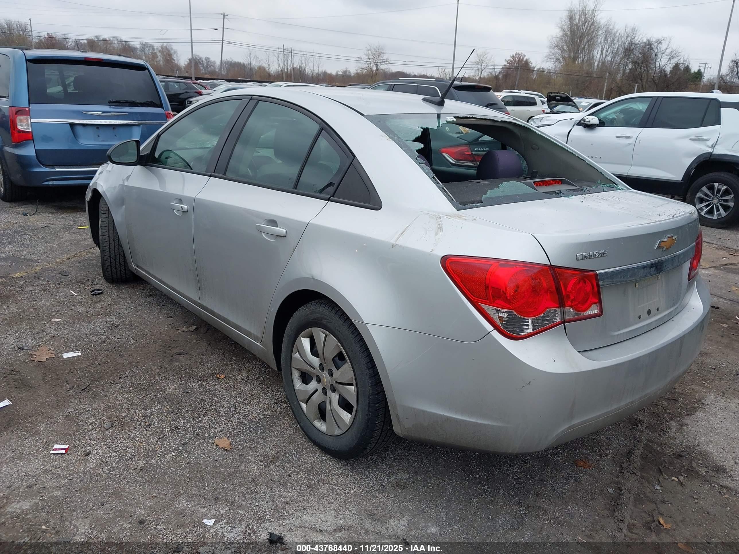 CHEVROLET CRUZE image 3