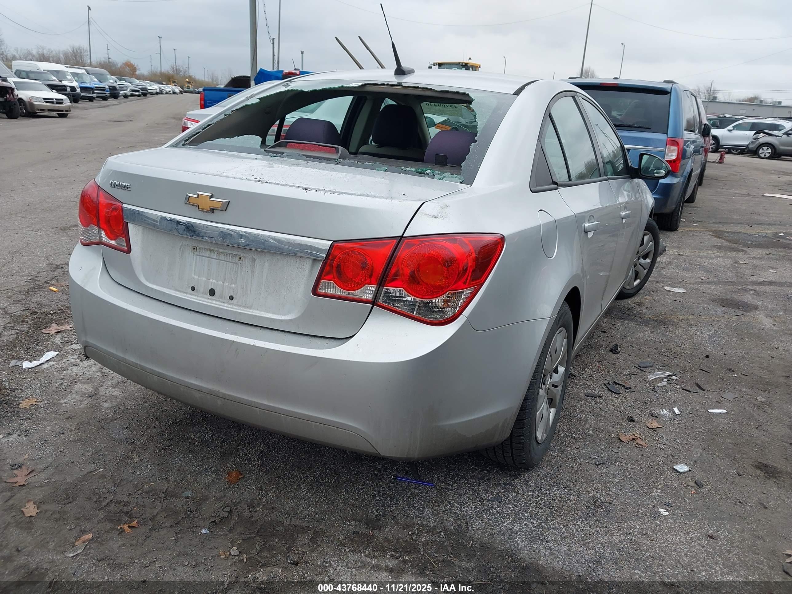 CHEVROLET CRUZE image 4