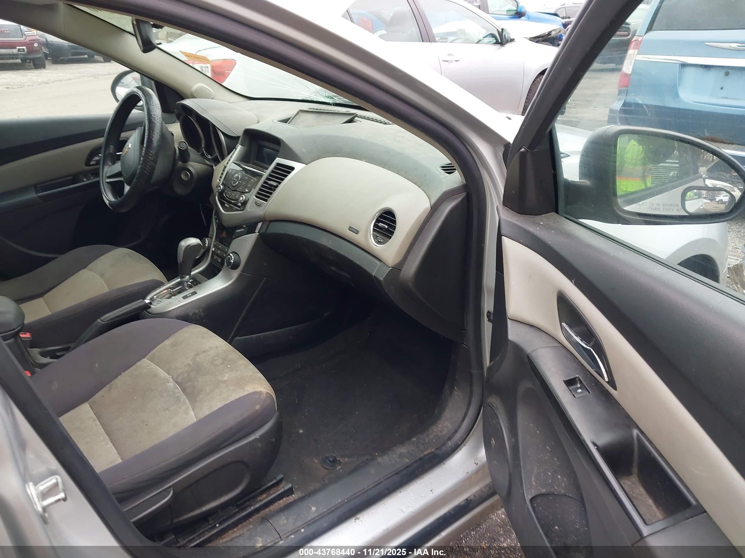 CHEVROLET CRUZE image 5