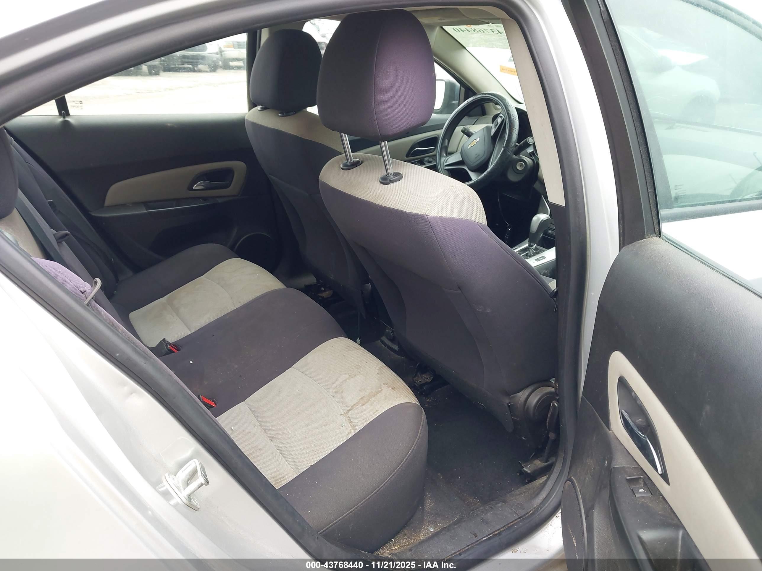 CHEVROLET CRUZE image 8