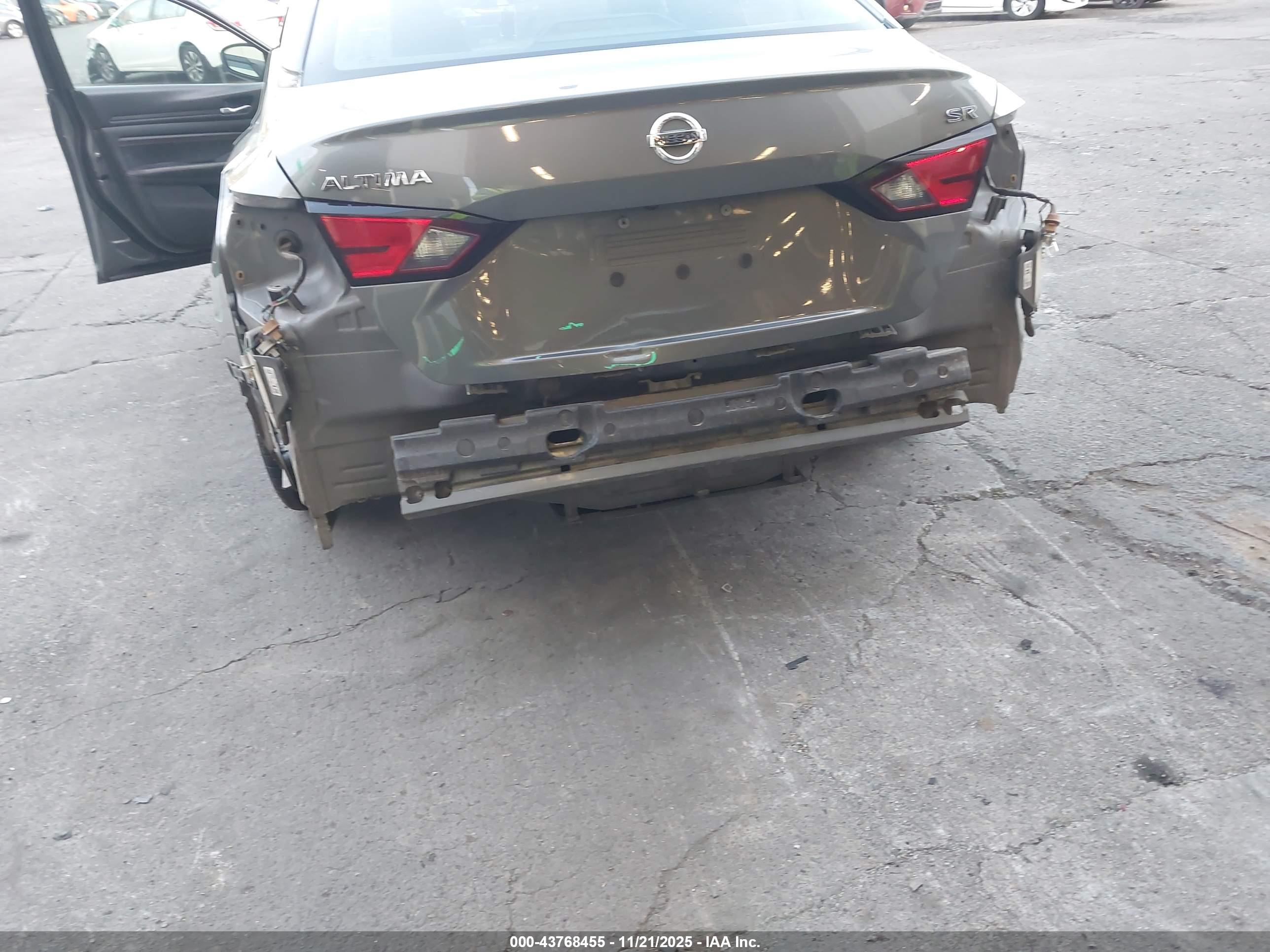 NISSAN ALTIMA image 6