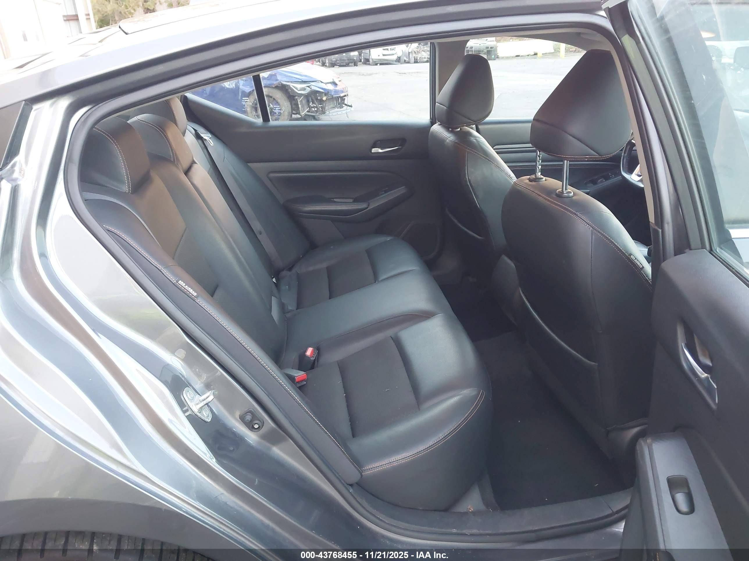 NISSAN ALTIMA image 8