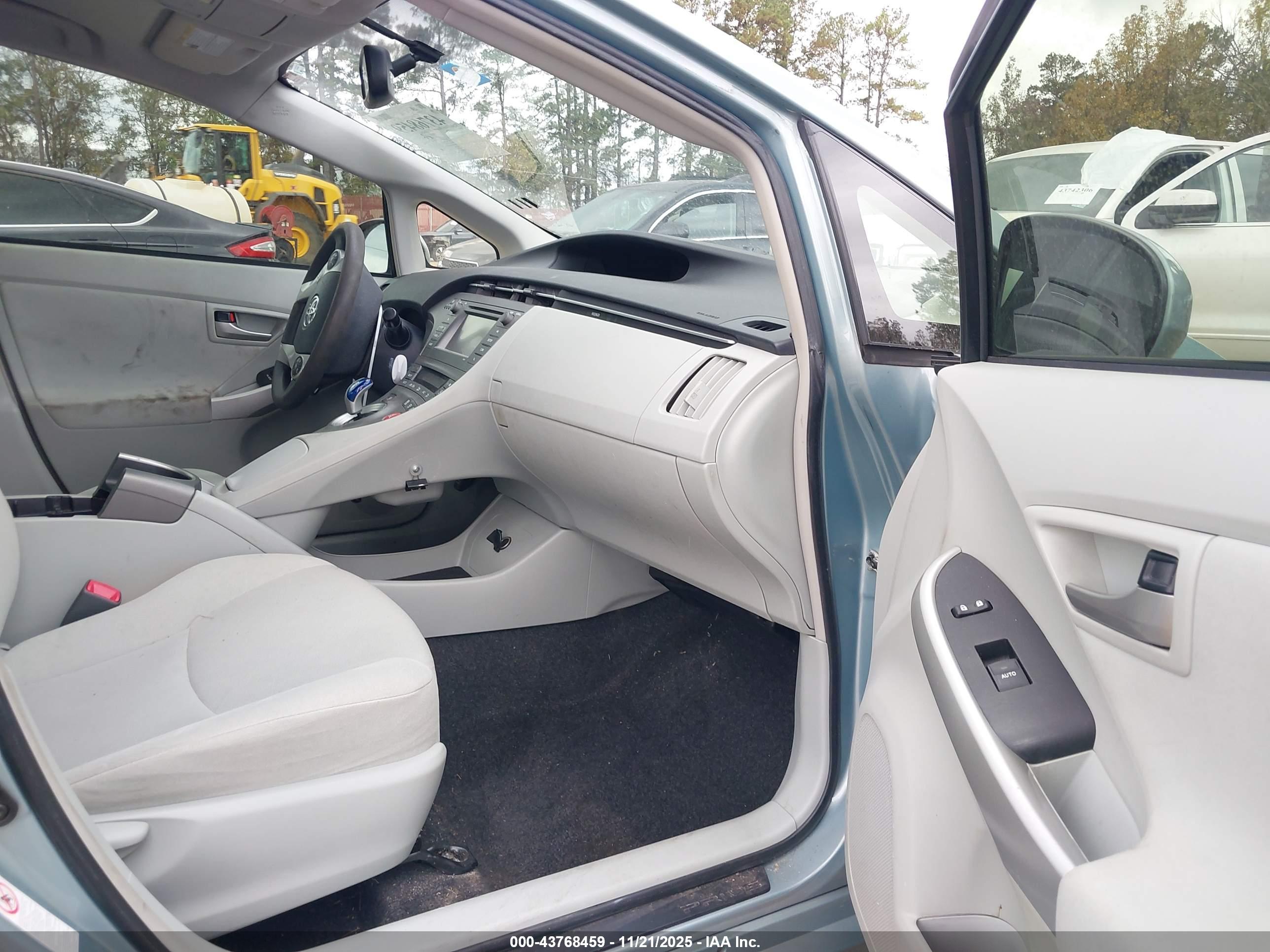 TOYOTA PRIUS image 5