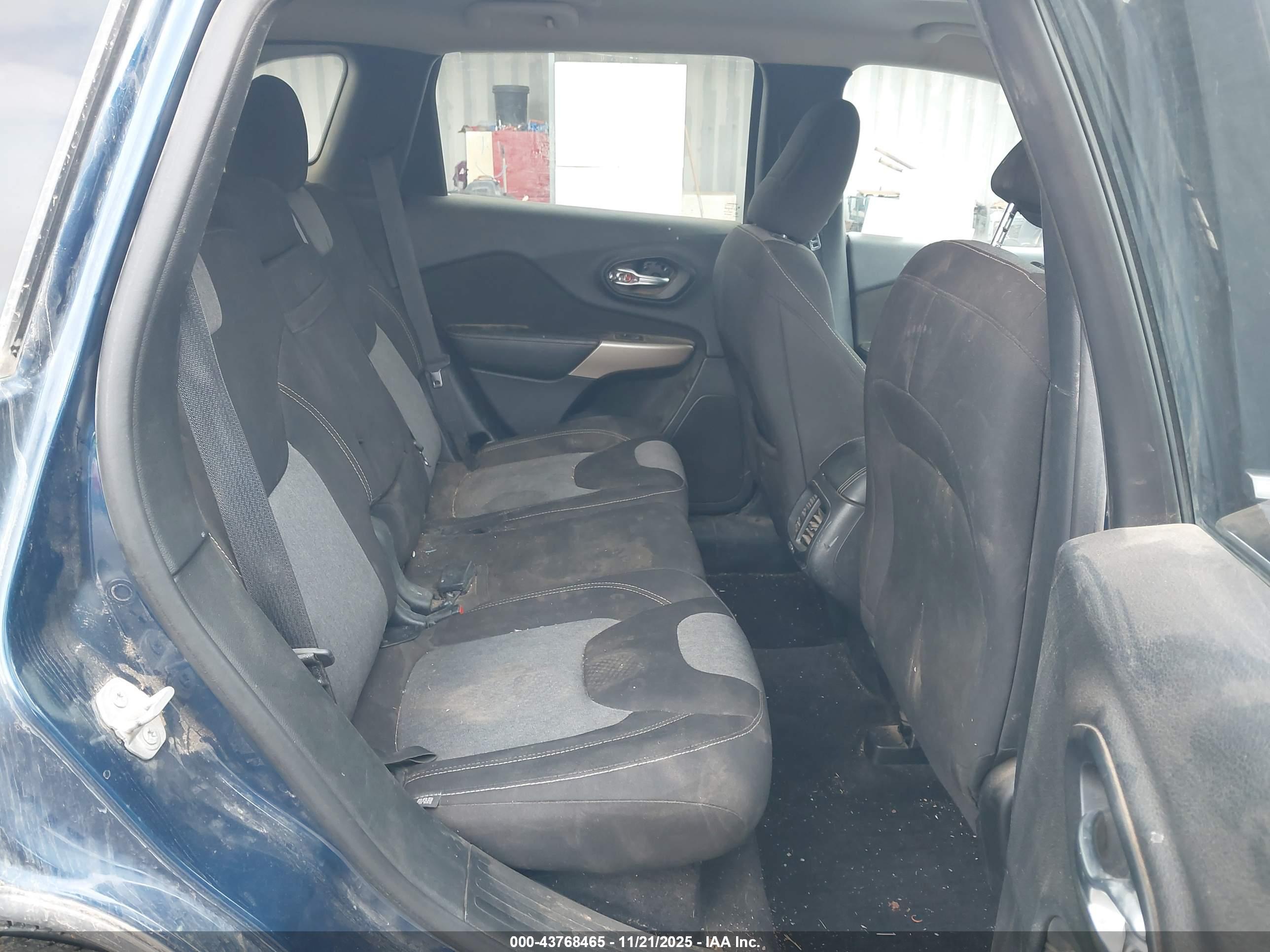 JEEP CHEROKEE image 8