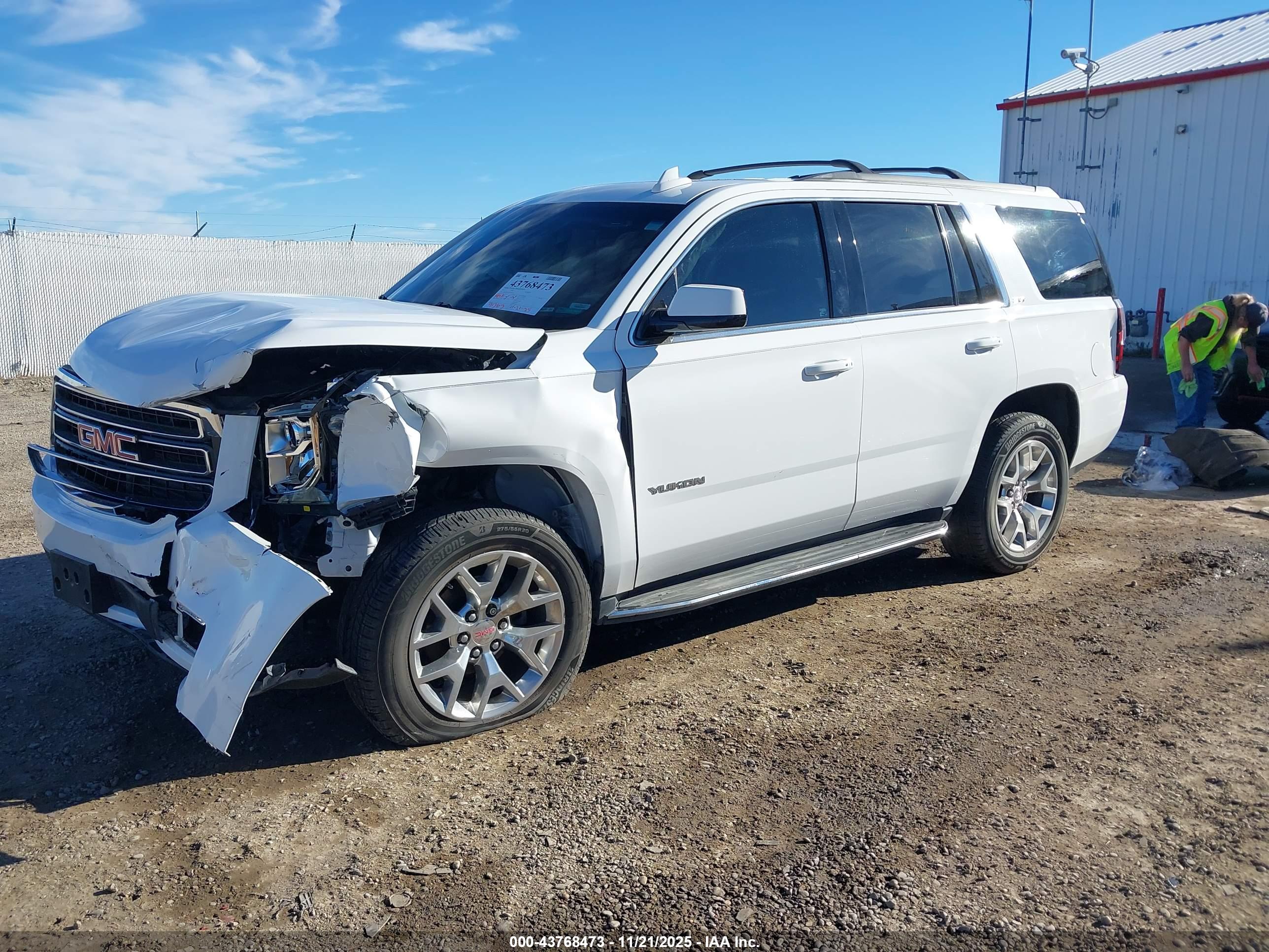 GMC YUKON image 2