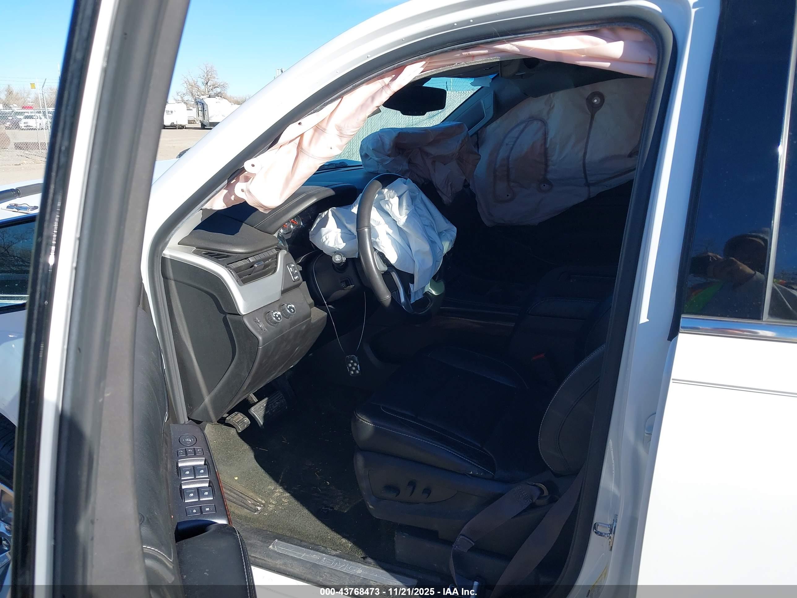 GMC YUKON image 5