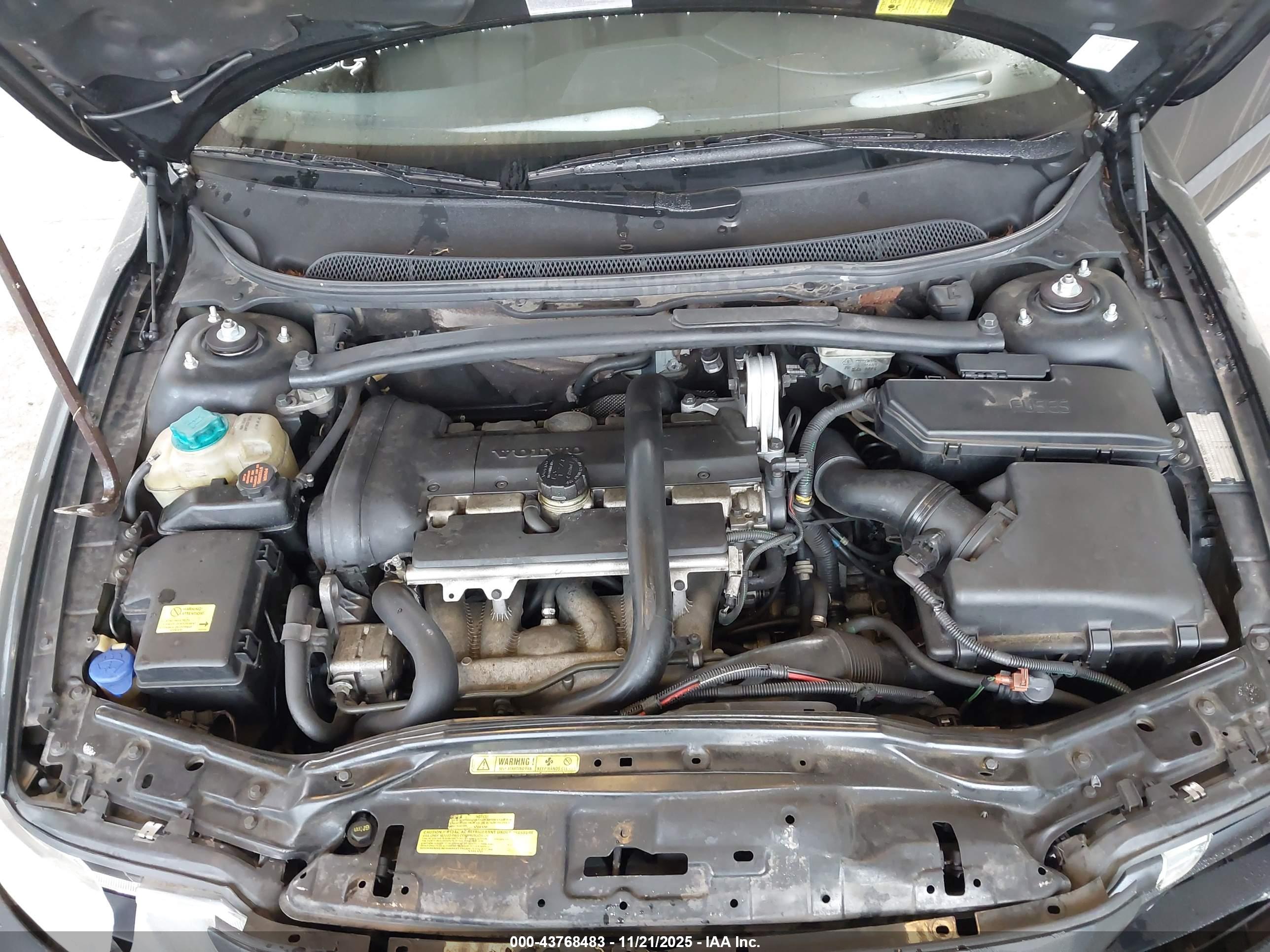 VOLVO V70 image 10