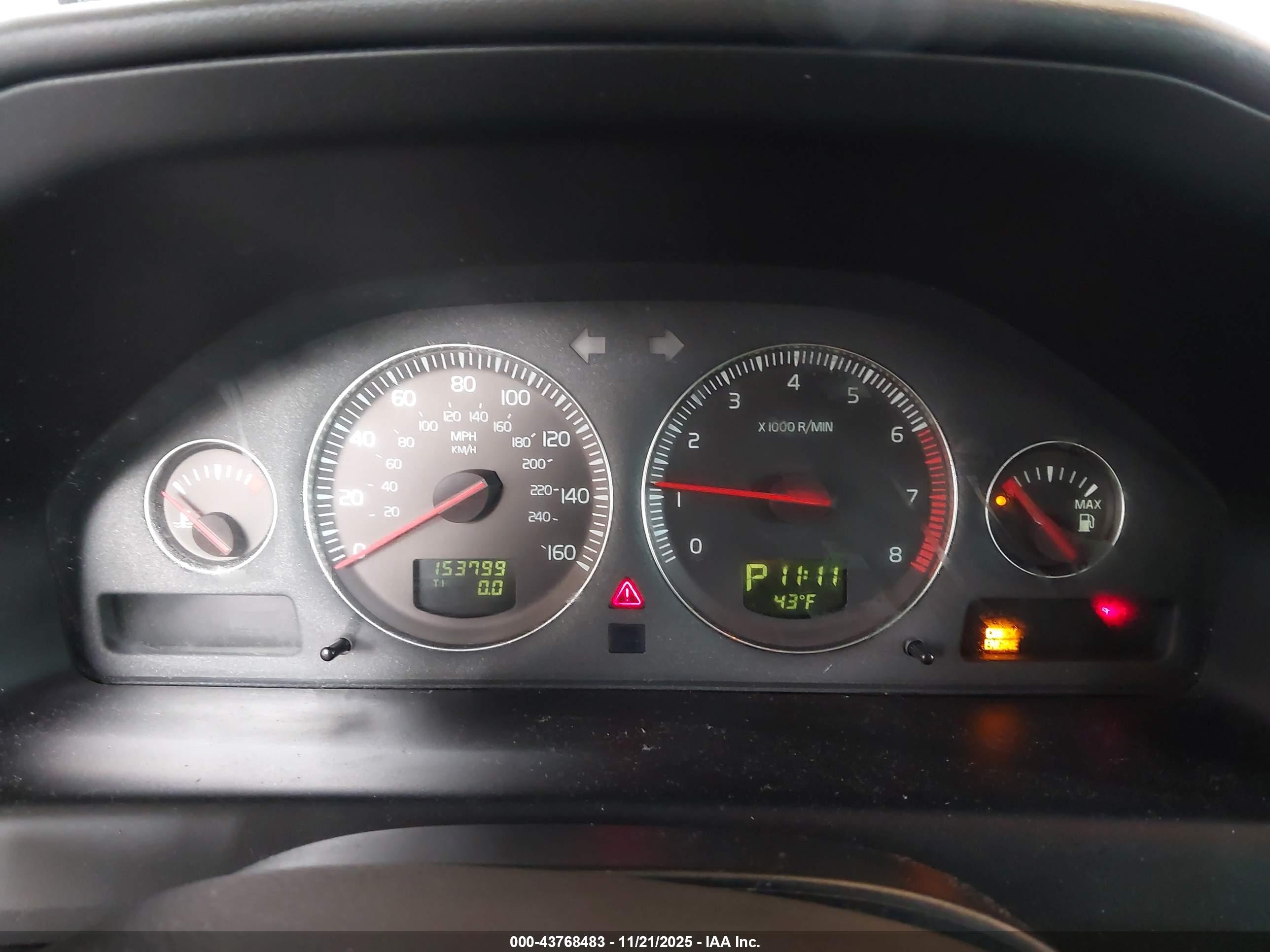 VOLVO V70 image 7