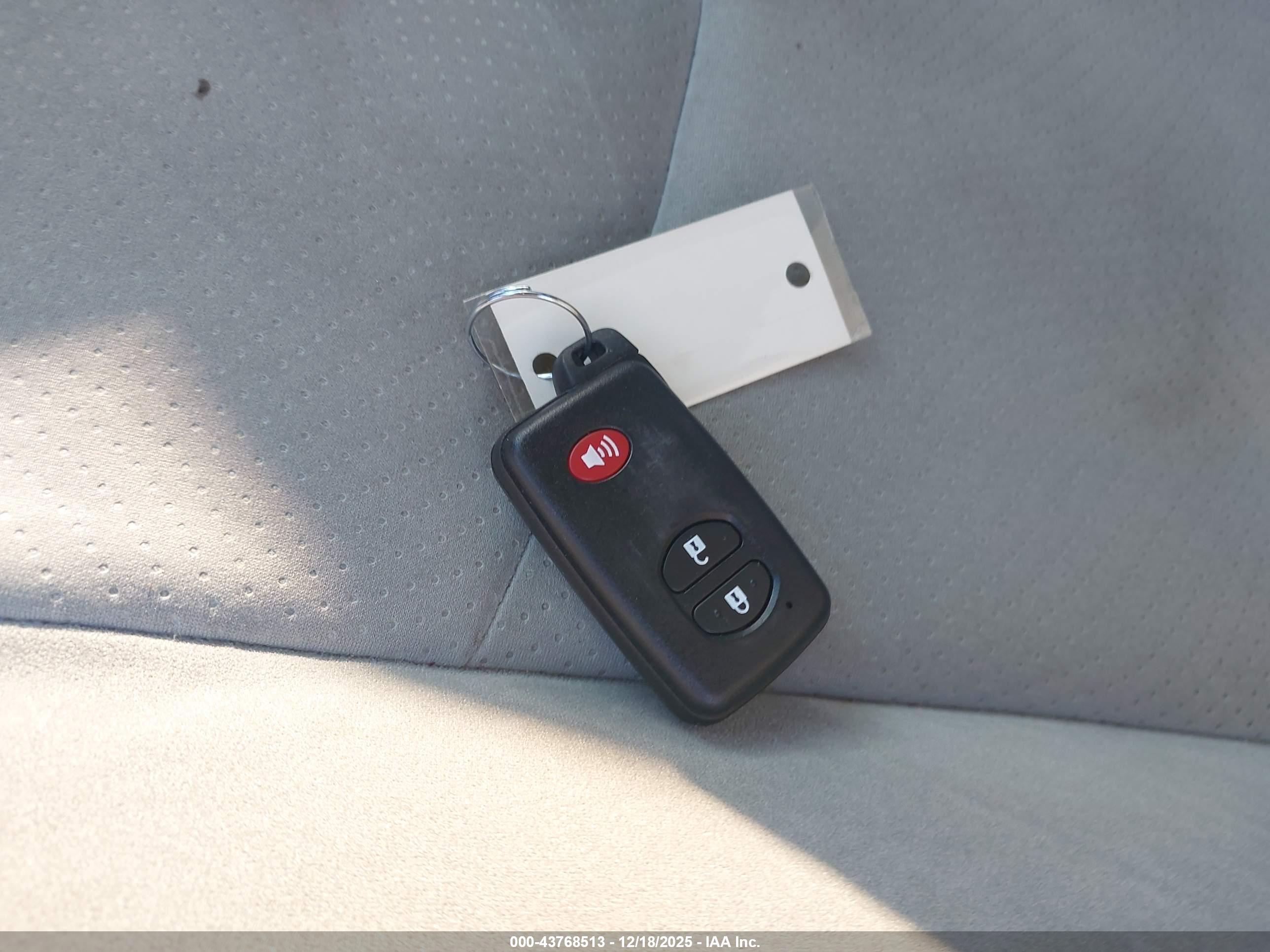 TOYOTA PRIUS image 11