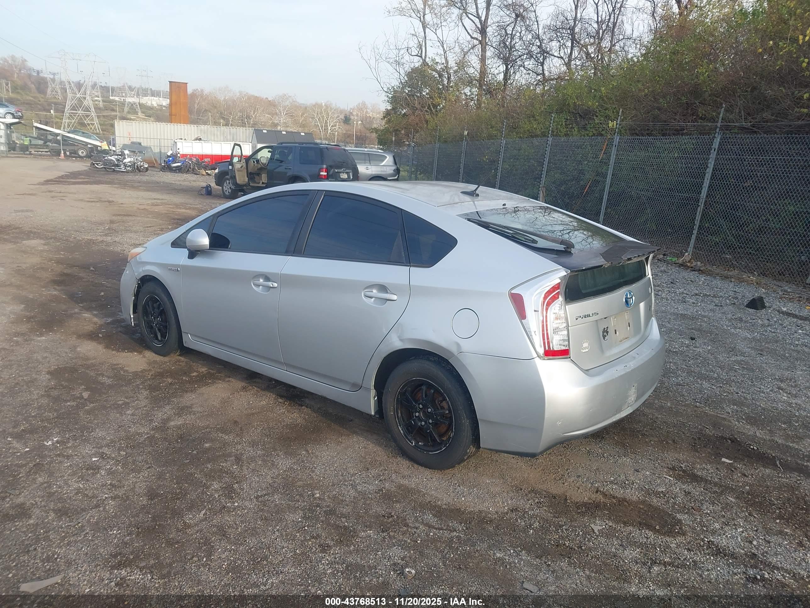 TOYOTA PRIUS image 3