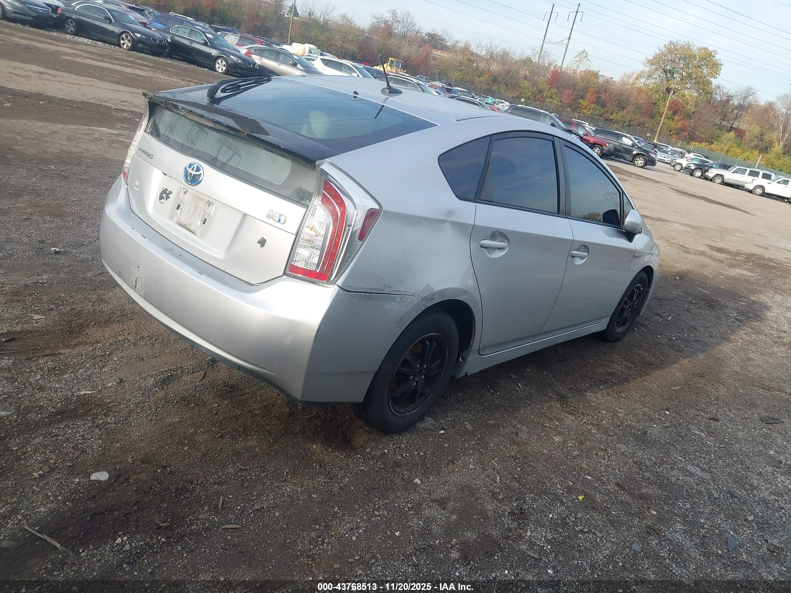 TOYOTA PRIUS image 4