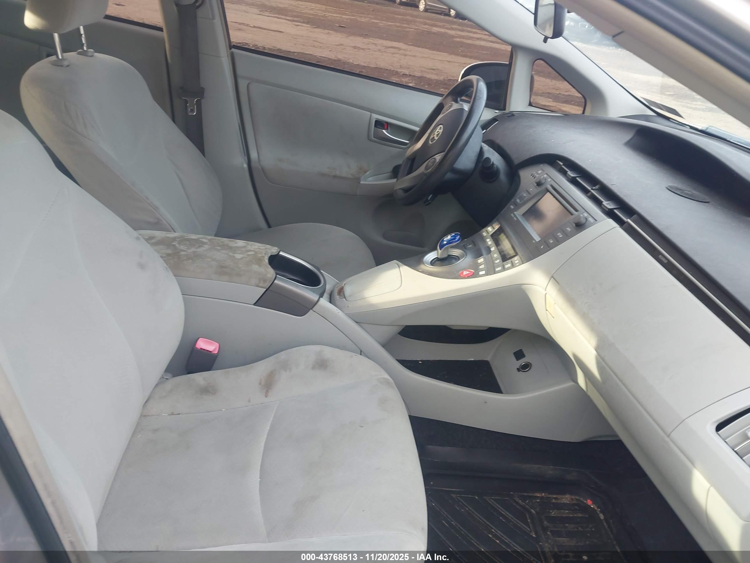 TOYOTA PRIUS image 5
