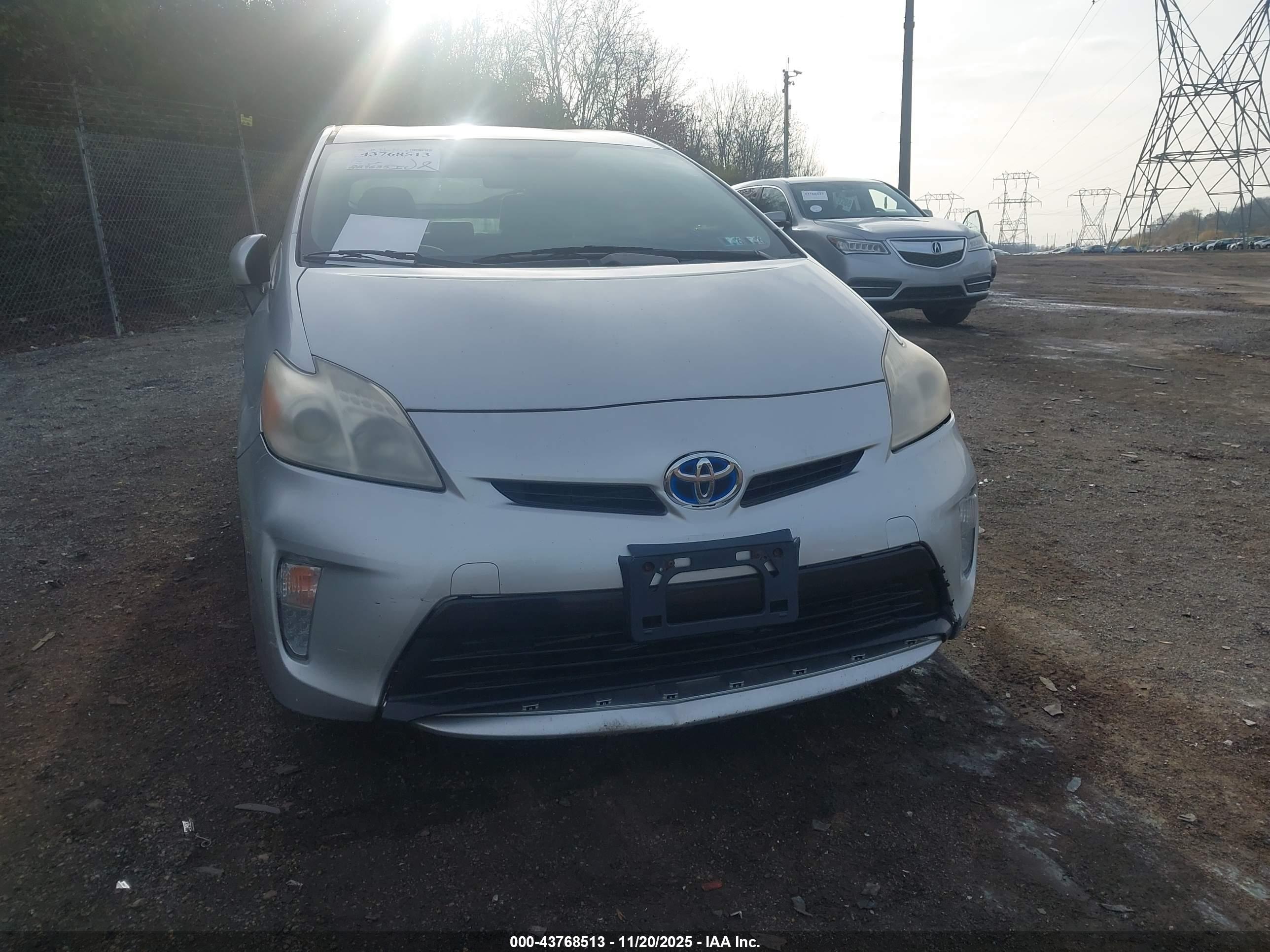 TOYOTA PRIUS image 6