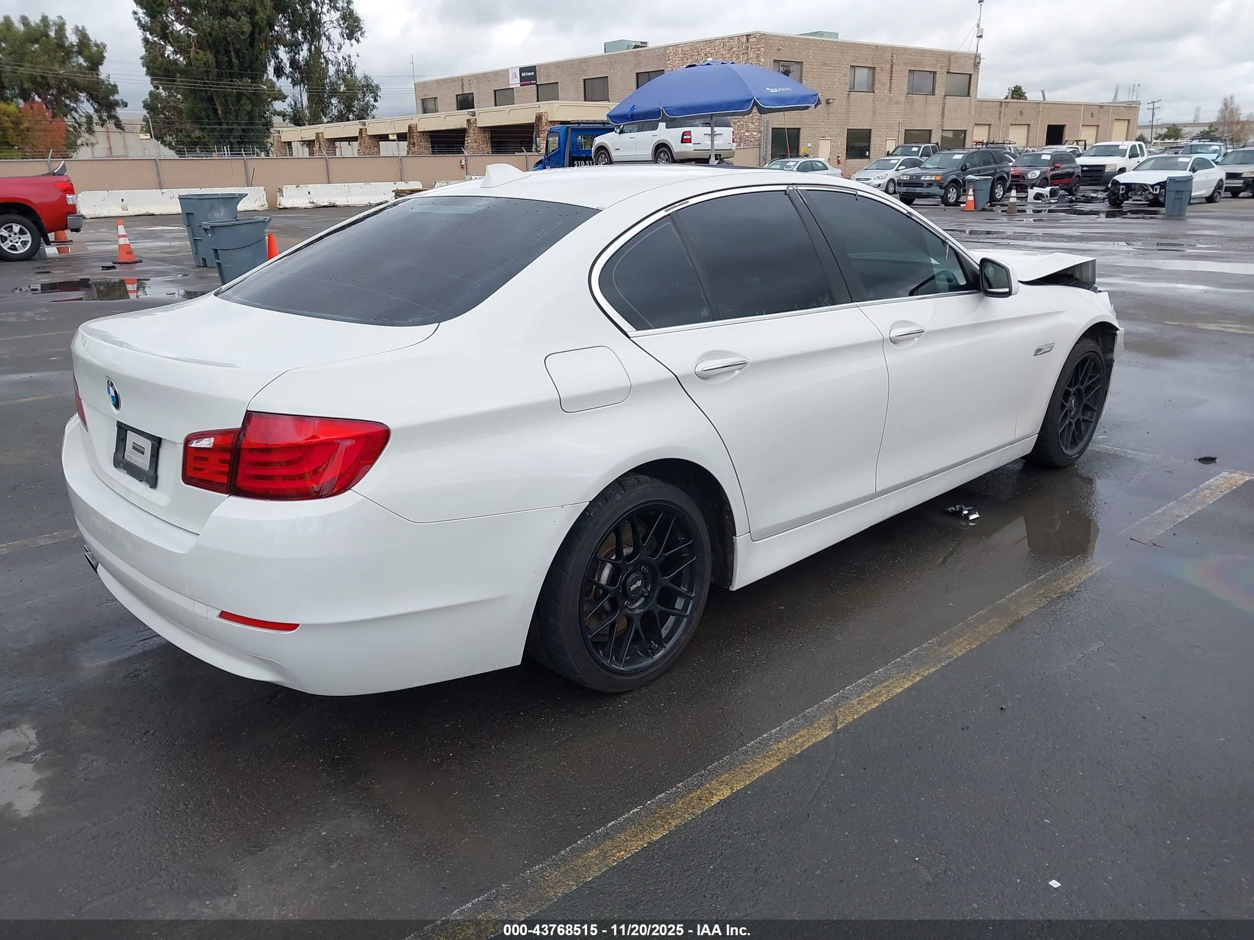 BMW 528I image 4