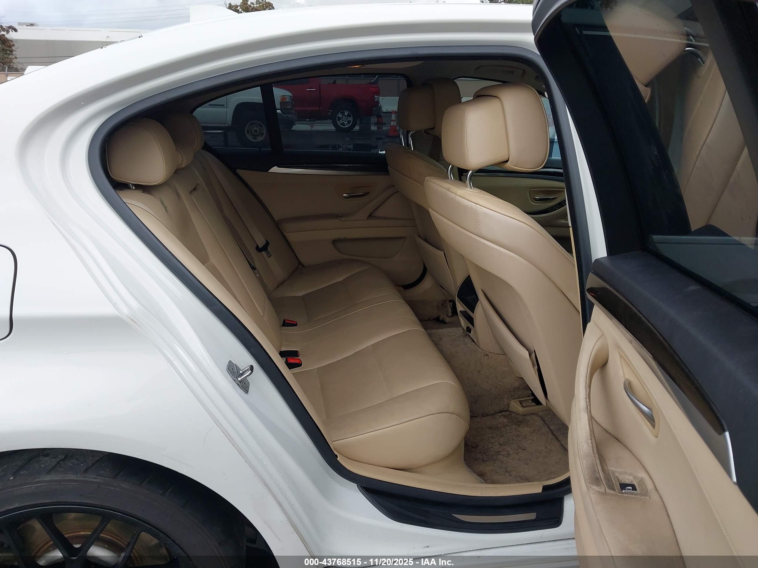 BMW 528I image 8