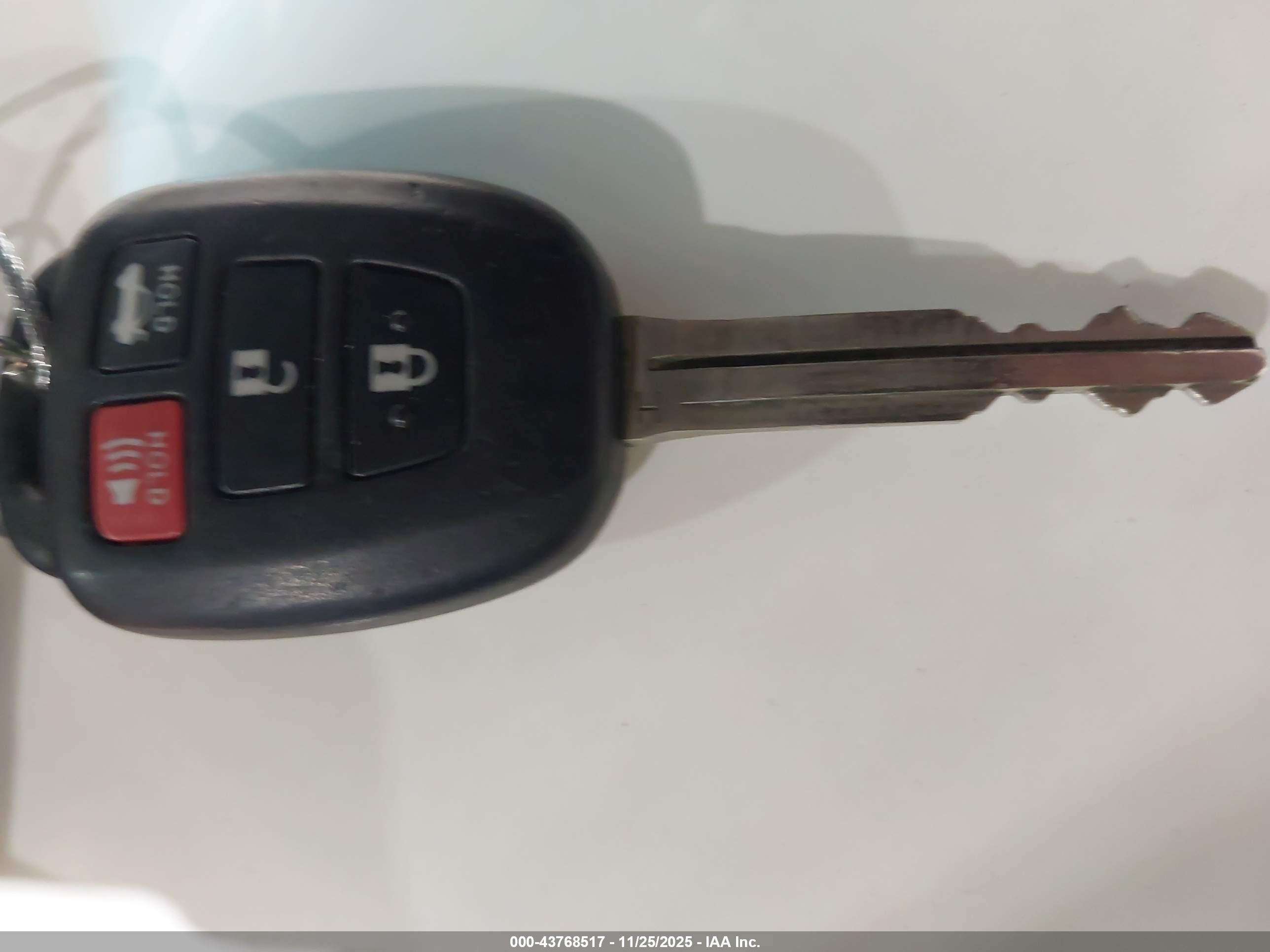 TOYOTA CAMRY image 11