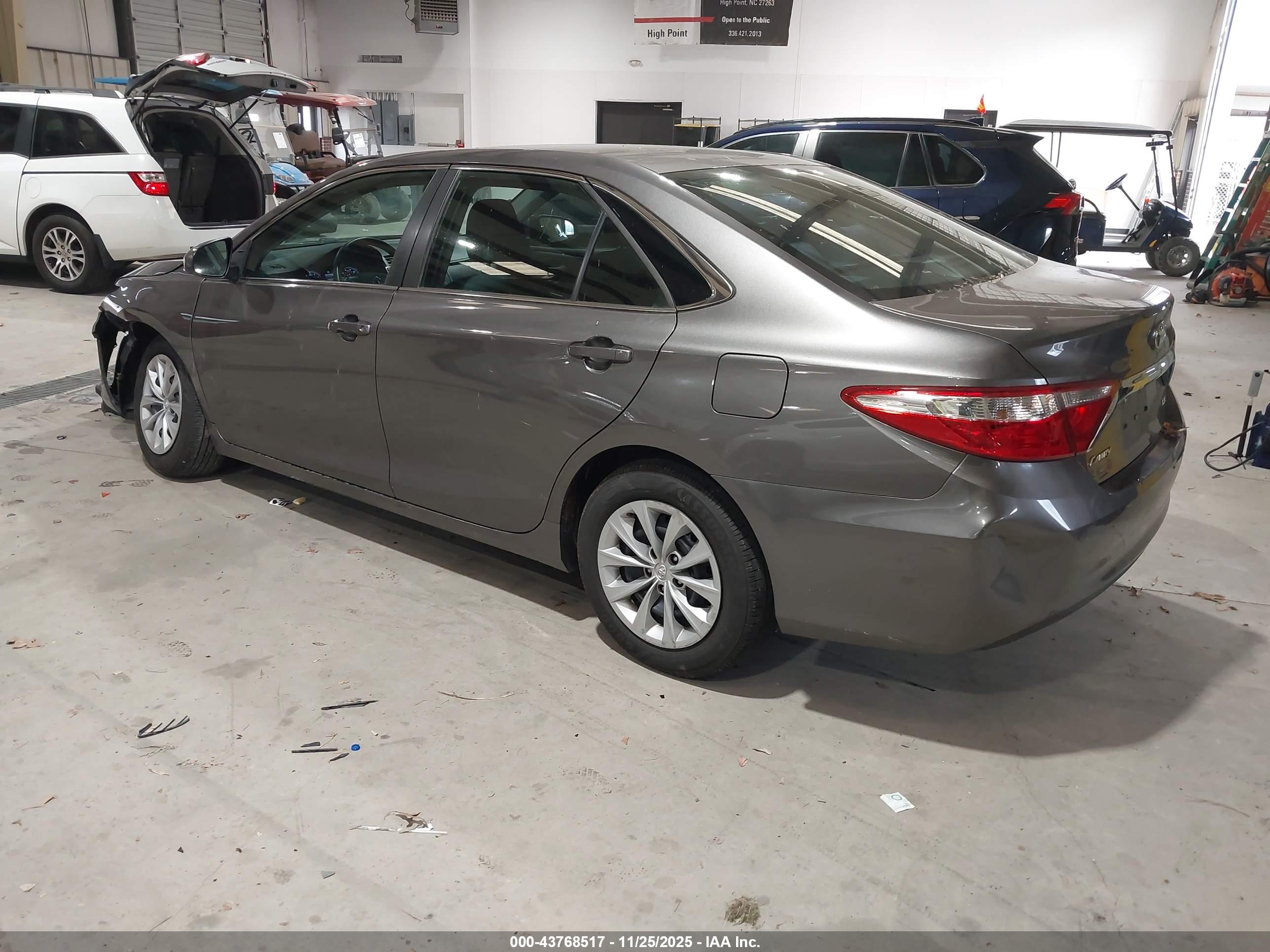 TOYOTA CAMRY image 3
