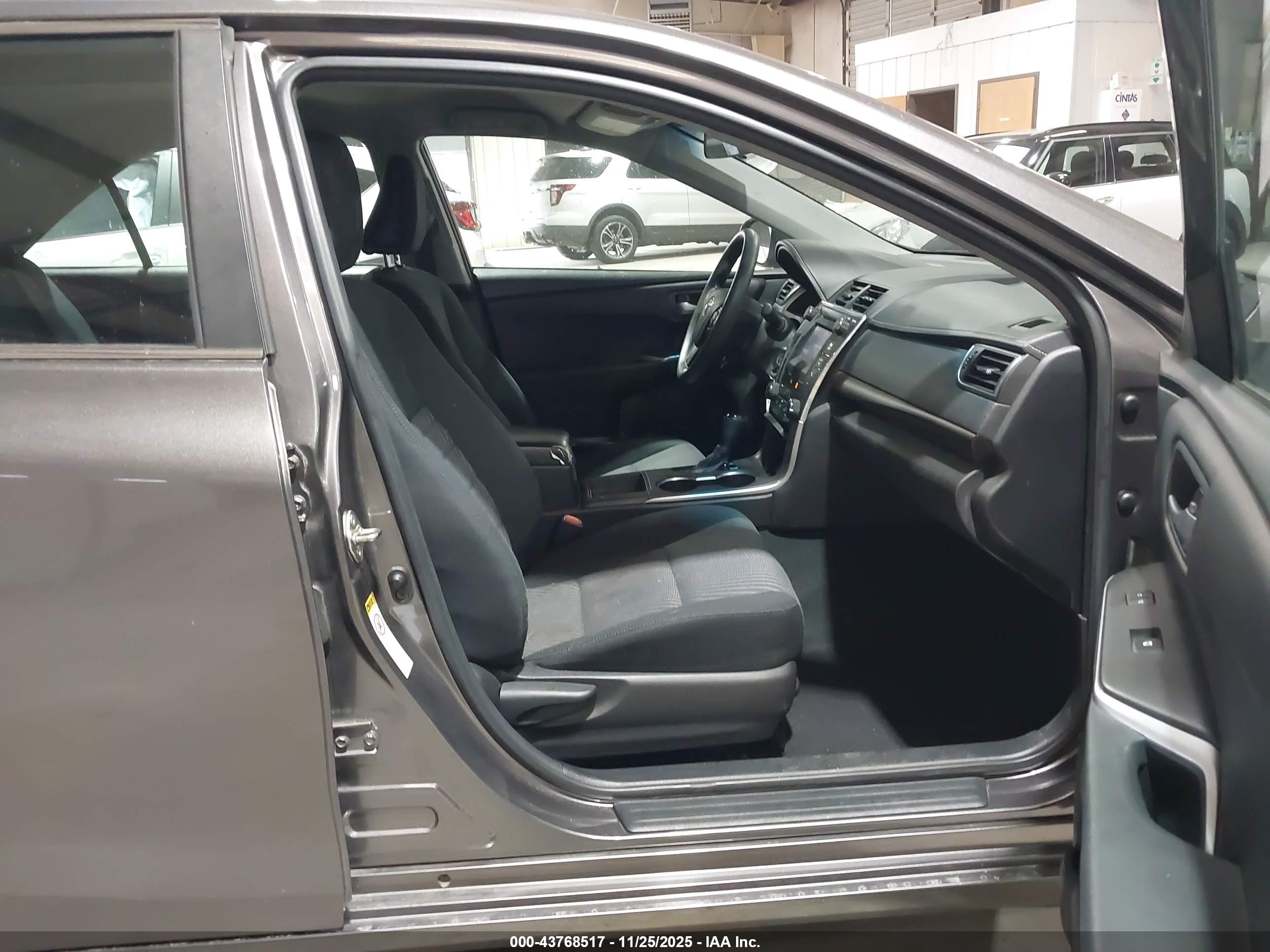 TOYOTA CAMRY image 5