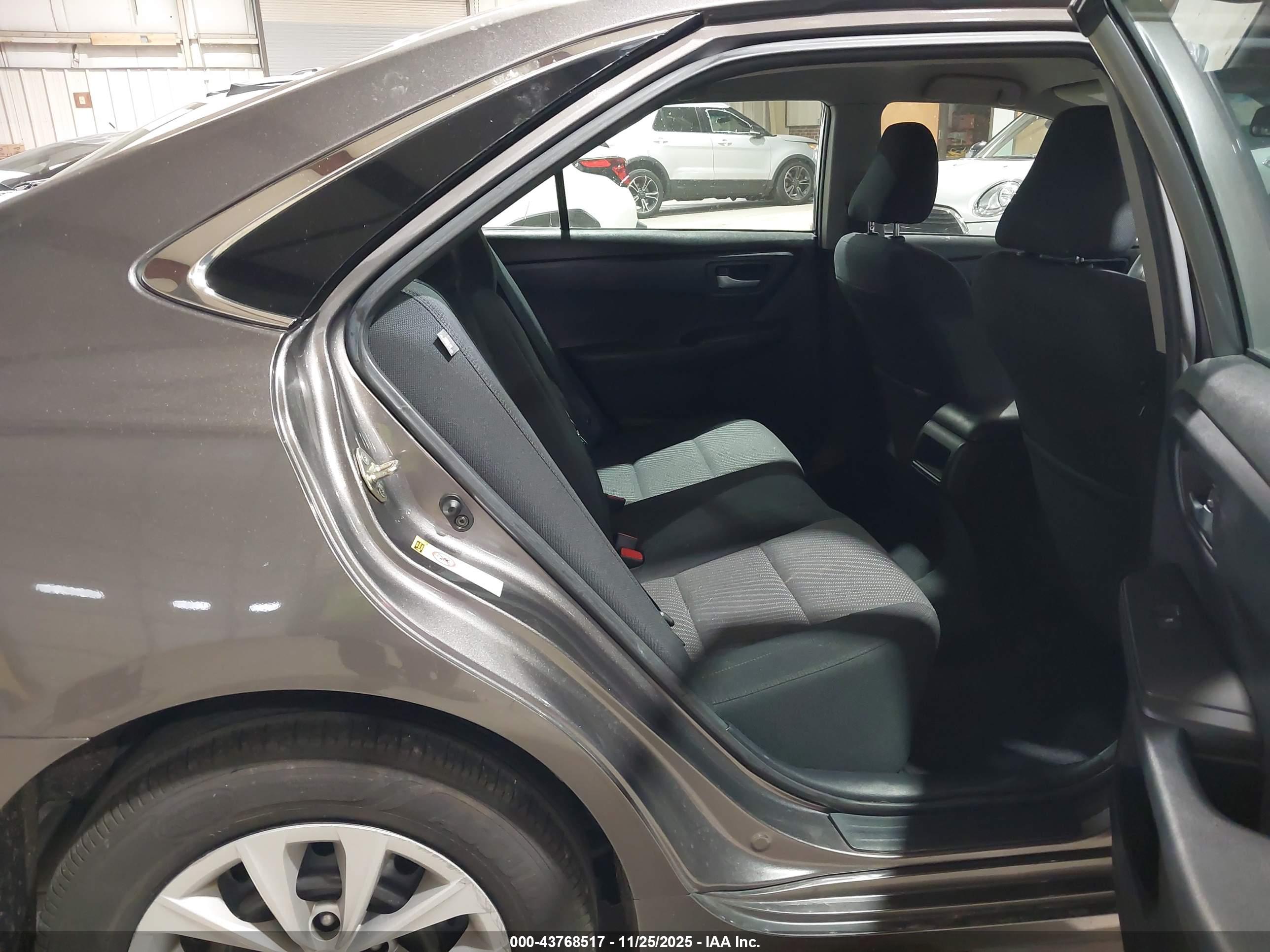 TOYOTA CAMRY image 8