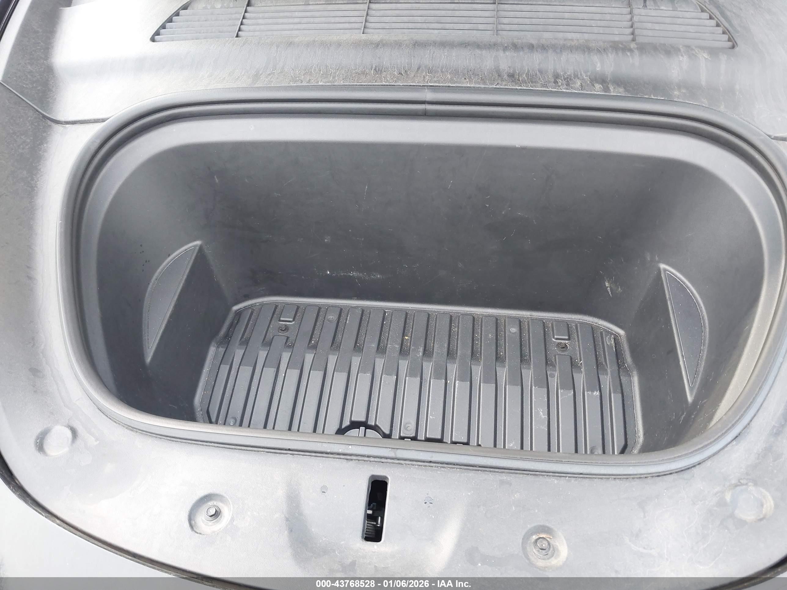 TESLA MODEL image 10