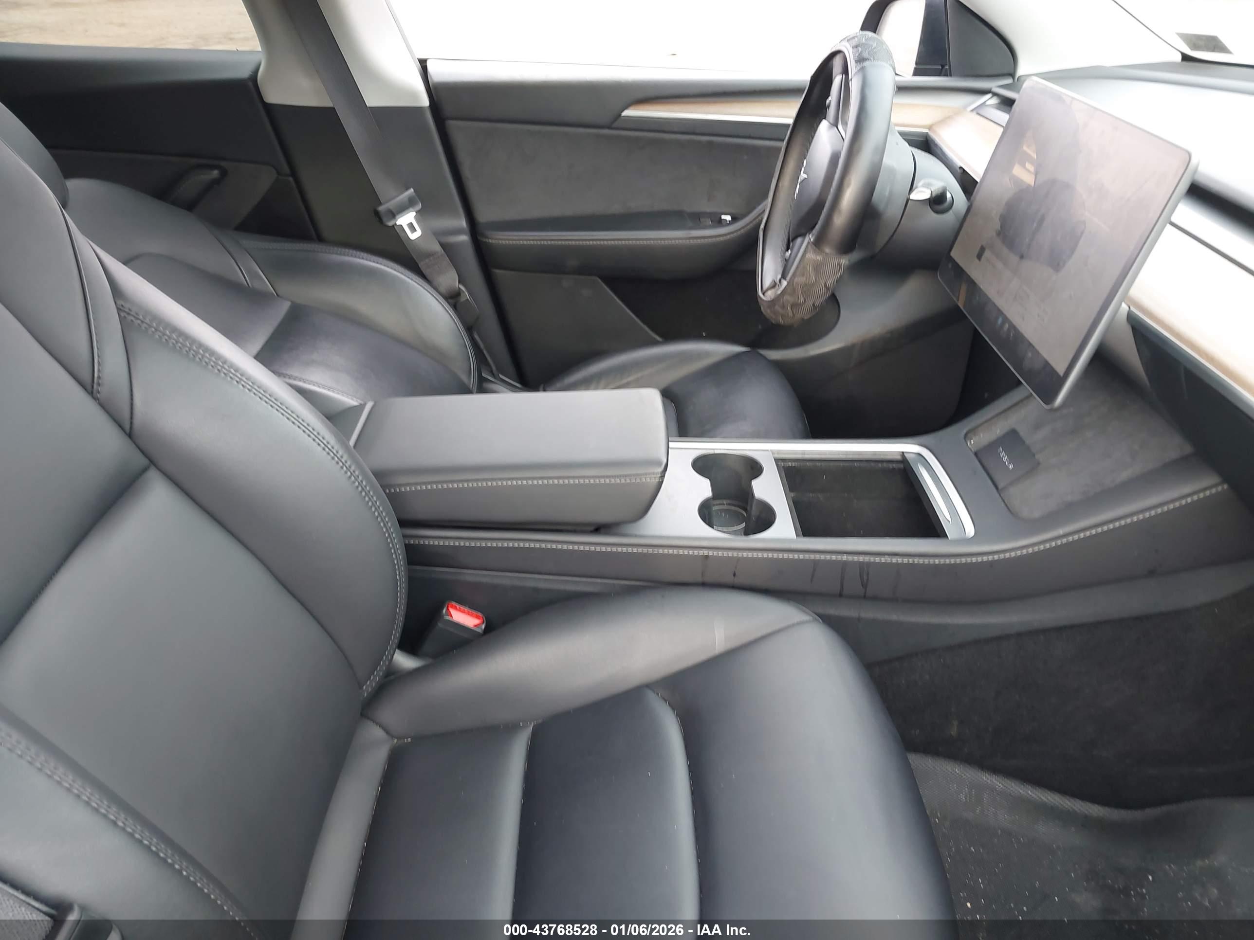 TESLA MODEL image 5