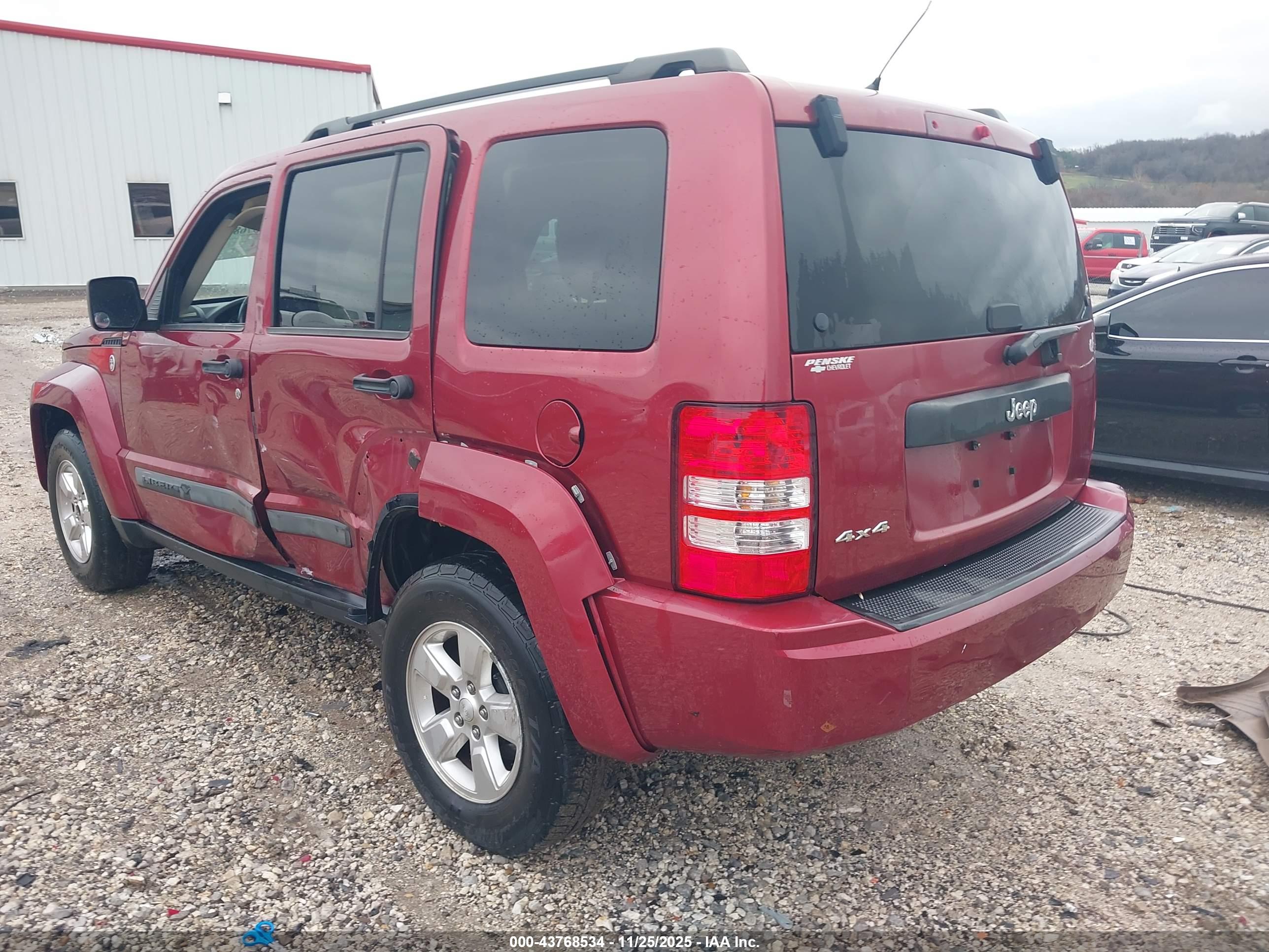 JEEP LIBERTY image 3