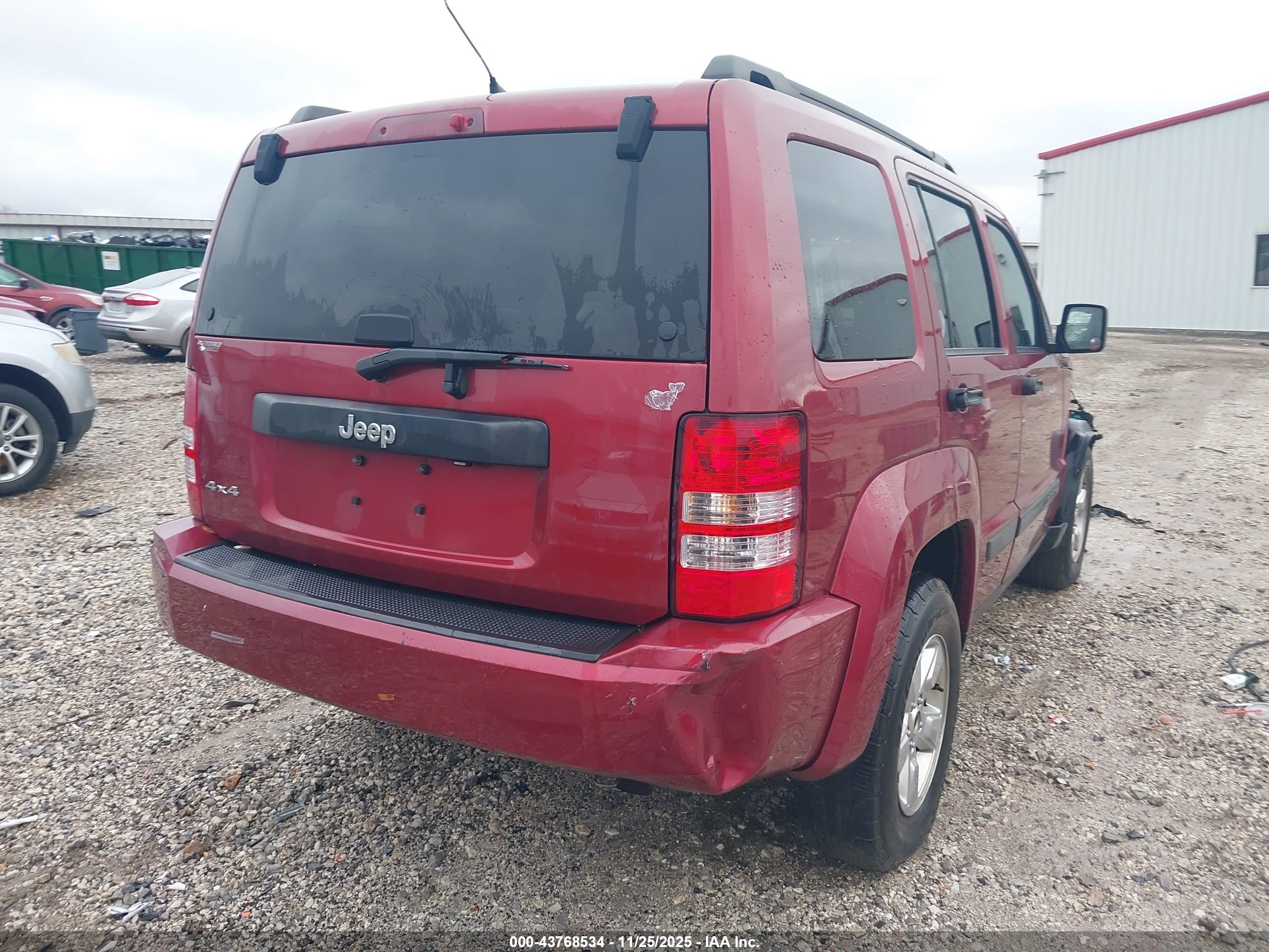 JEEP LIBERTY image 4