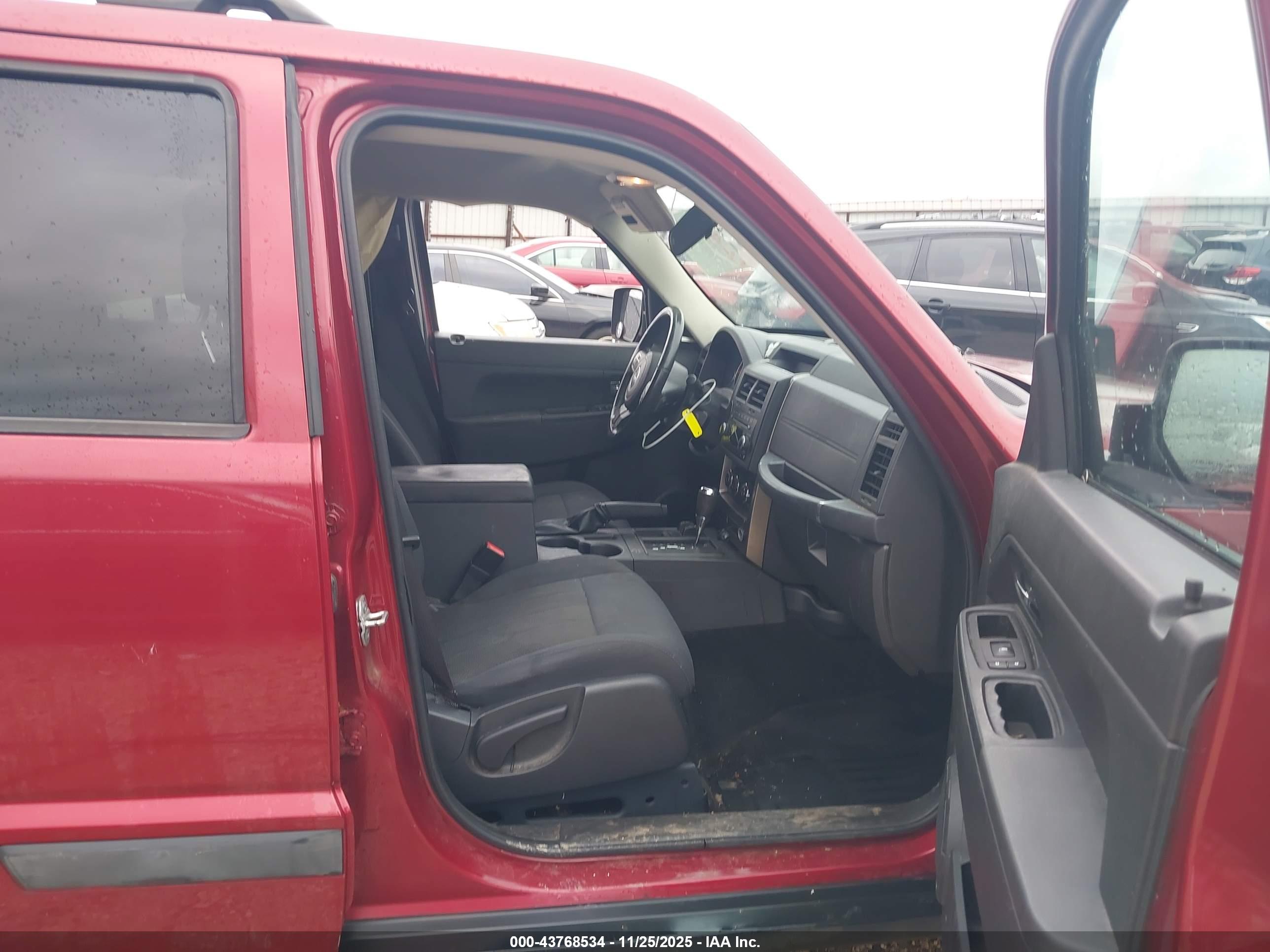 JEEP LIBERTY image 5