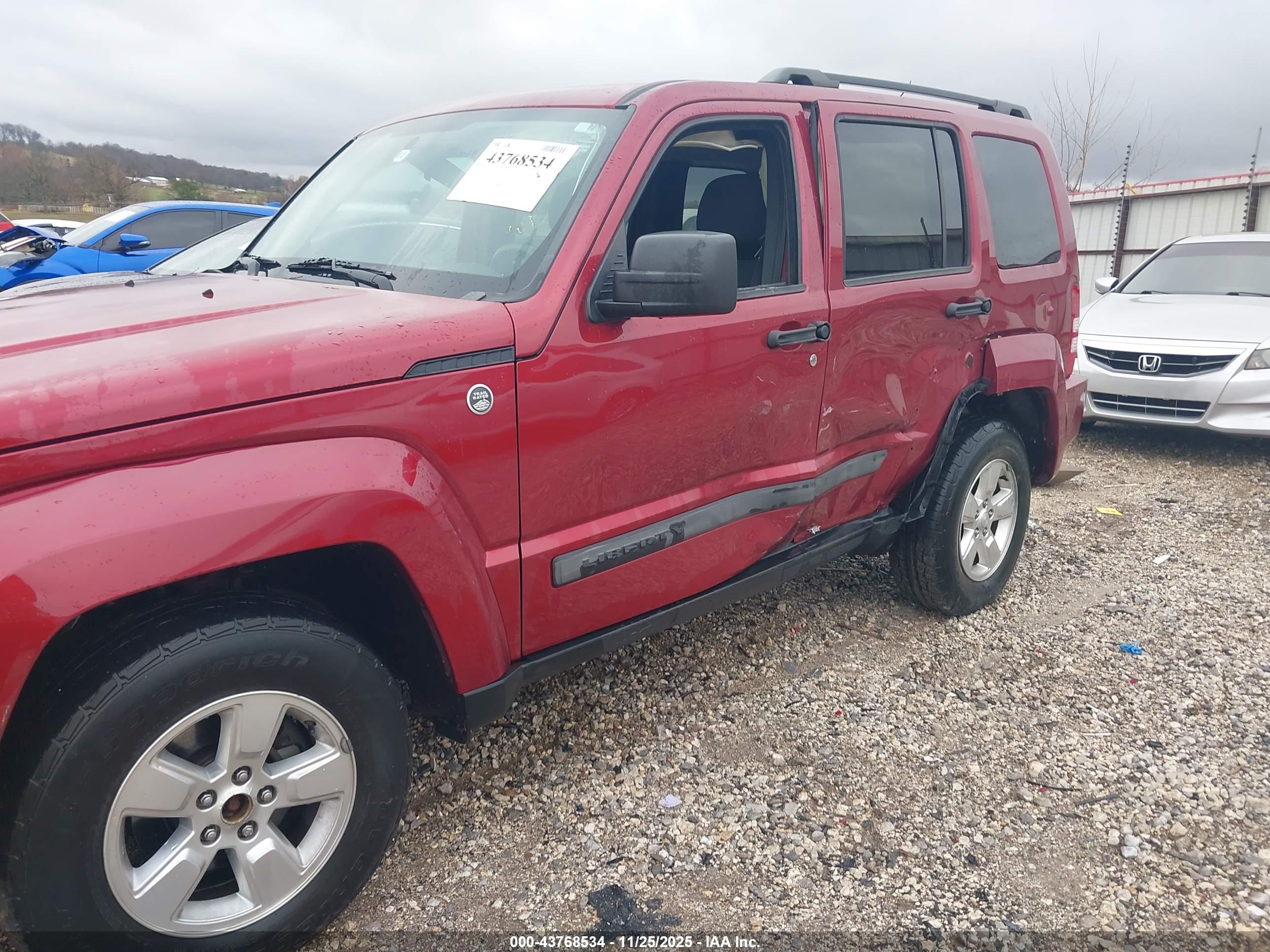 JEEP LIBERTY image 6