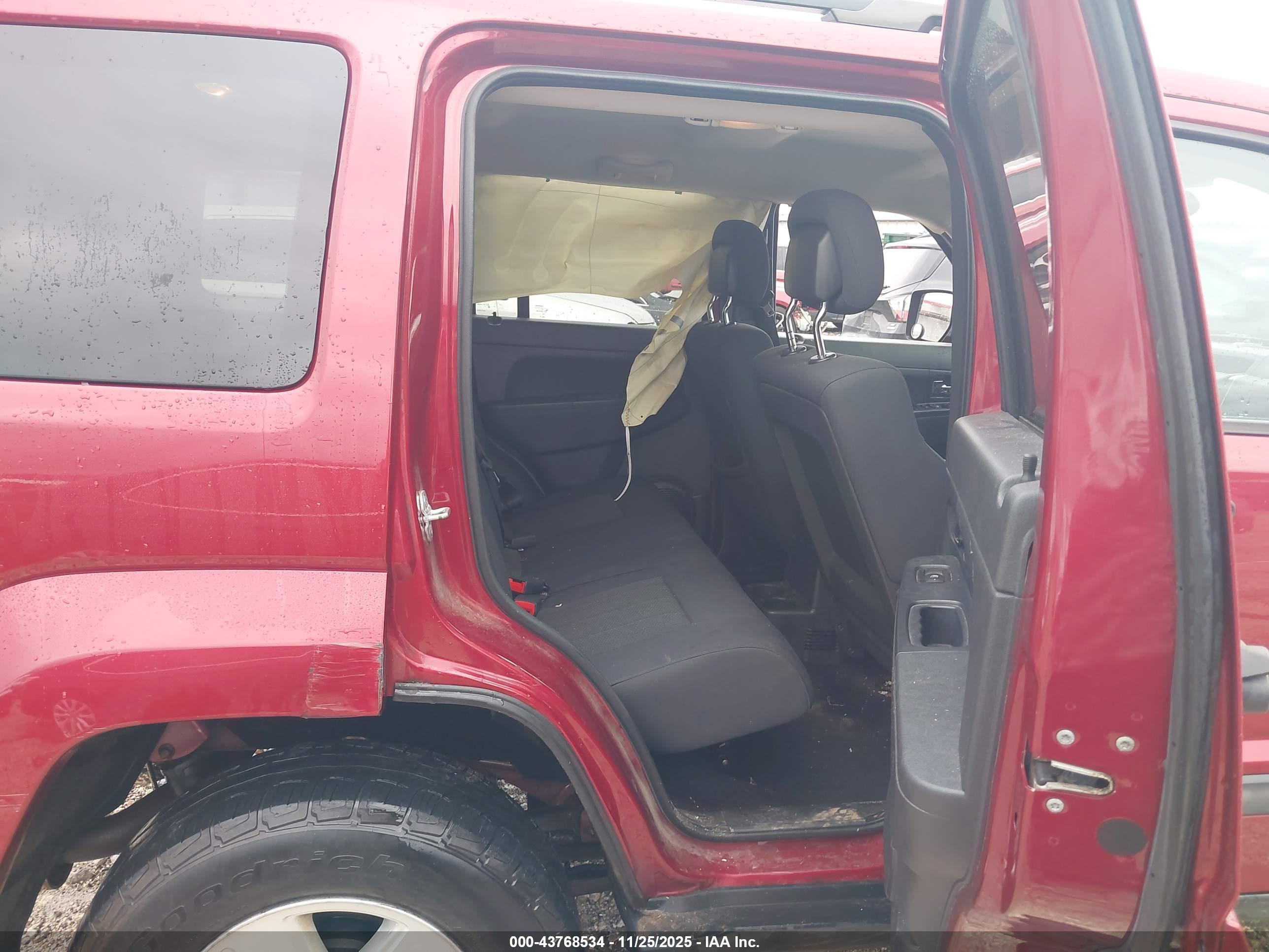 JEEP LIBERTY image 8