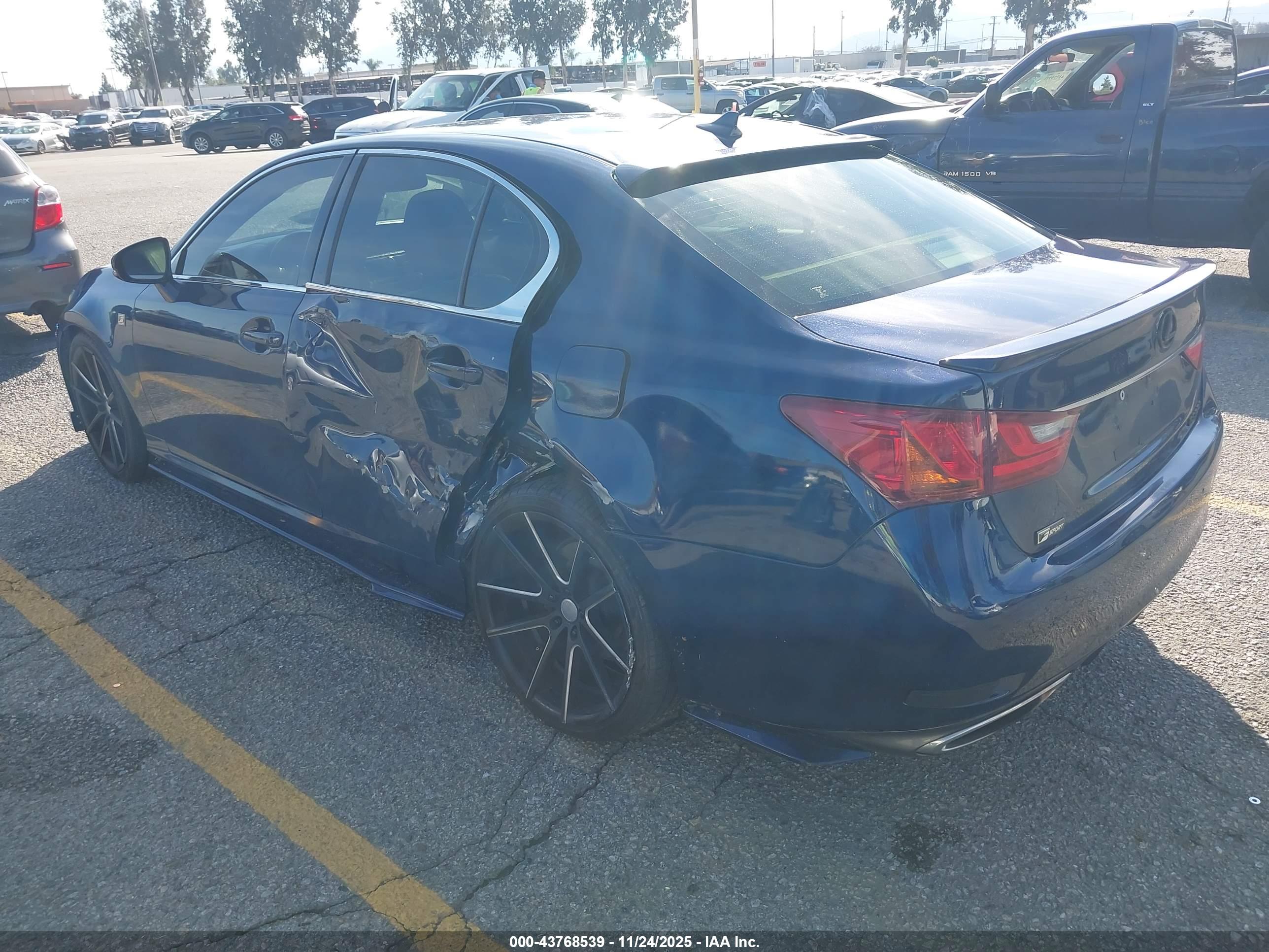 LEXUS GS image 3