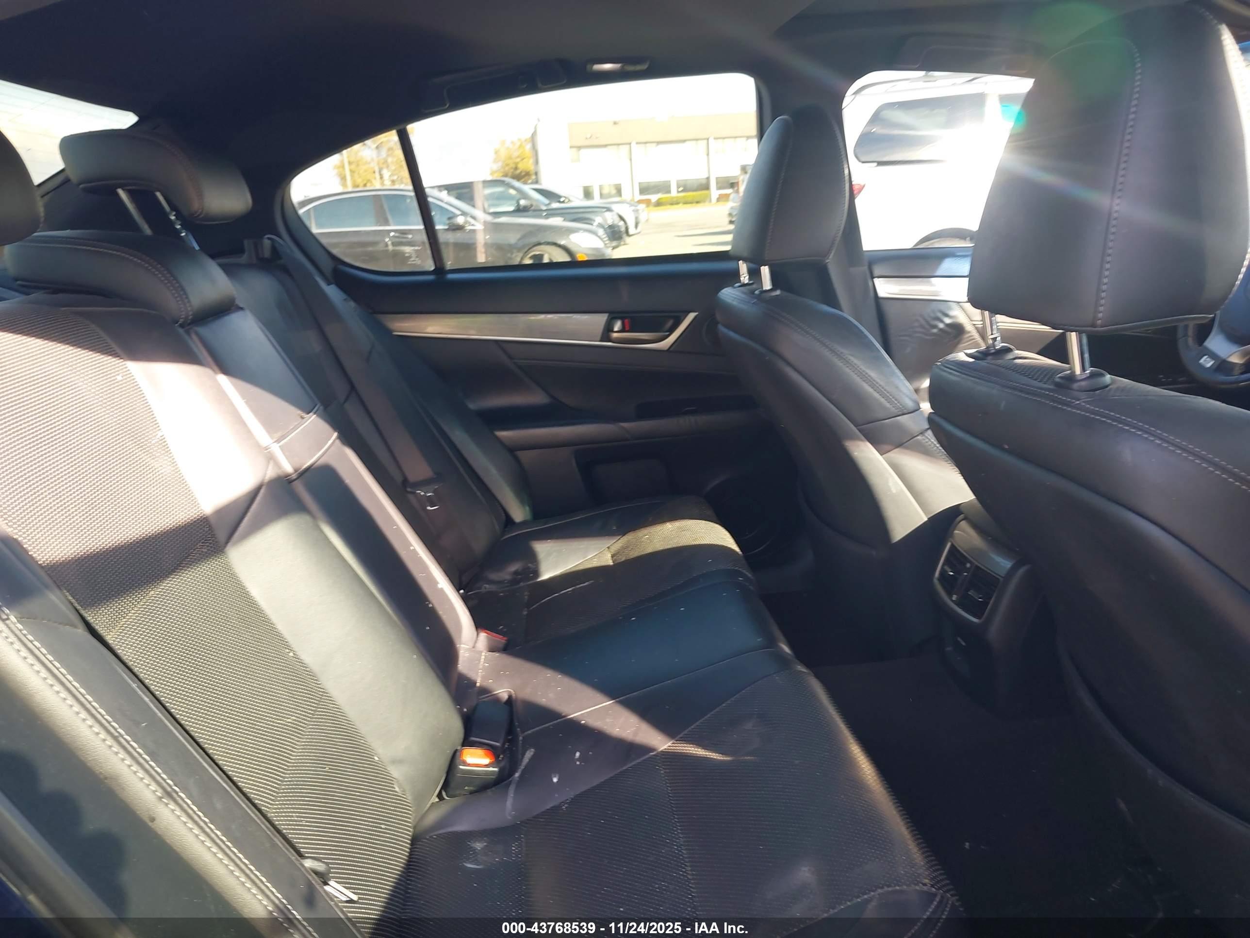 LEXUS GS image 8