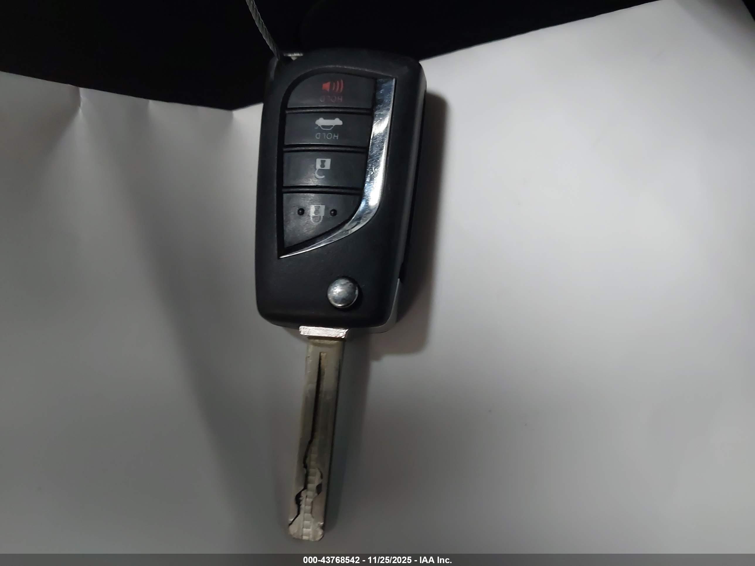 TOYOTA COROLLA image 11