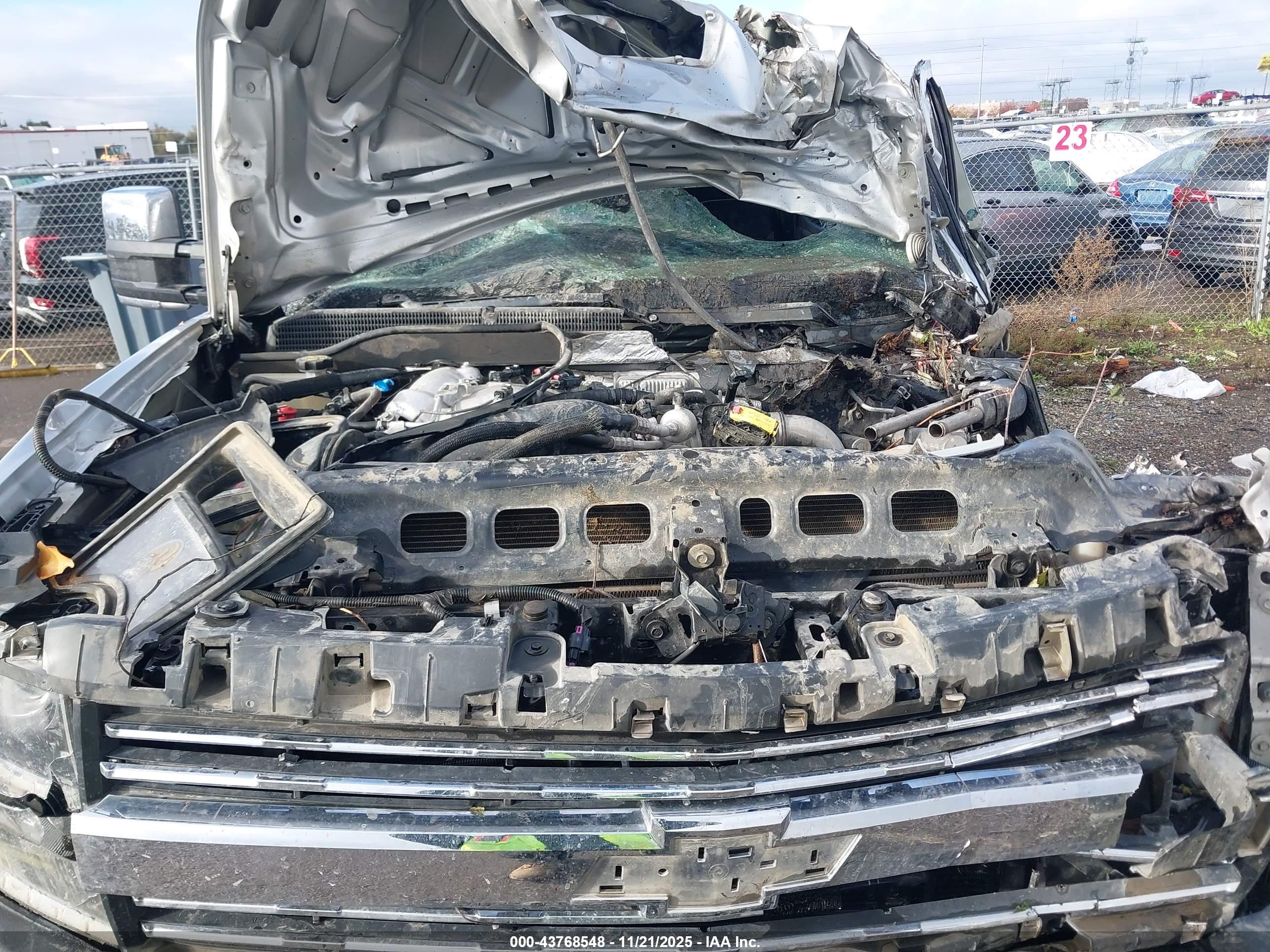 CHEVROLET SILVERADO image 10