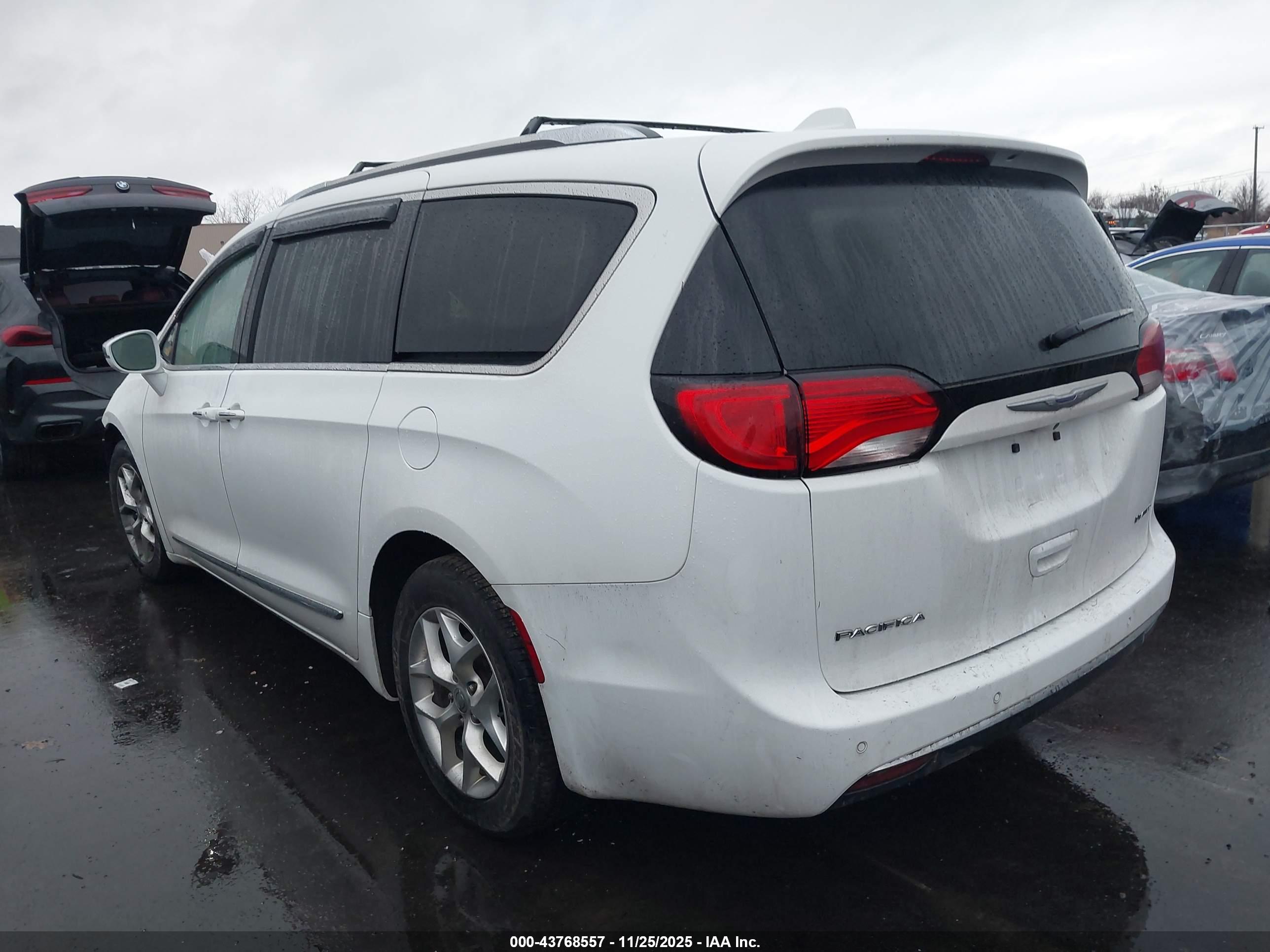 CHRYSLER PACIFICA image 3