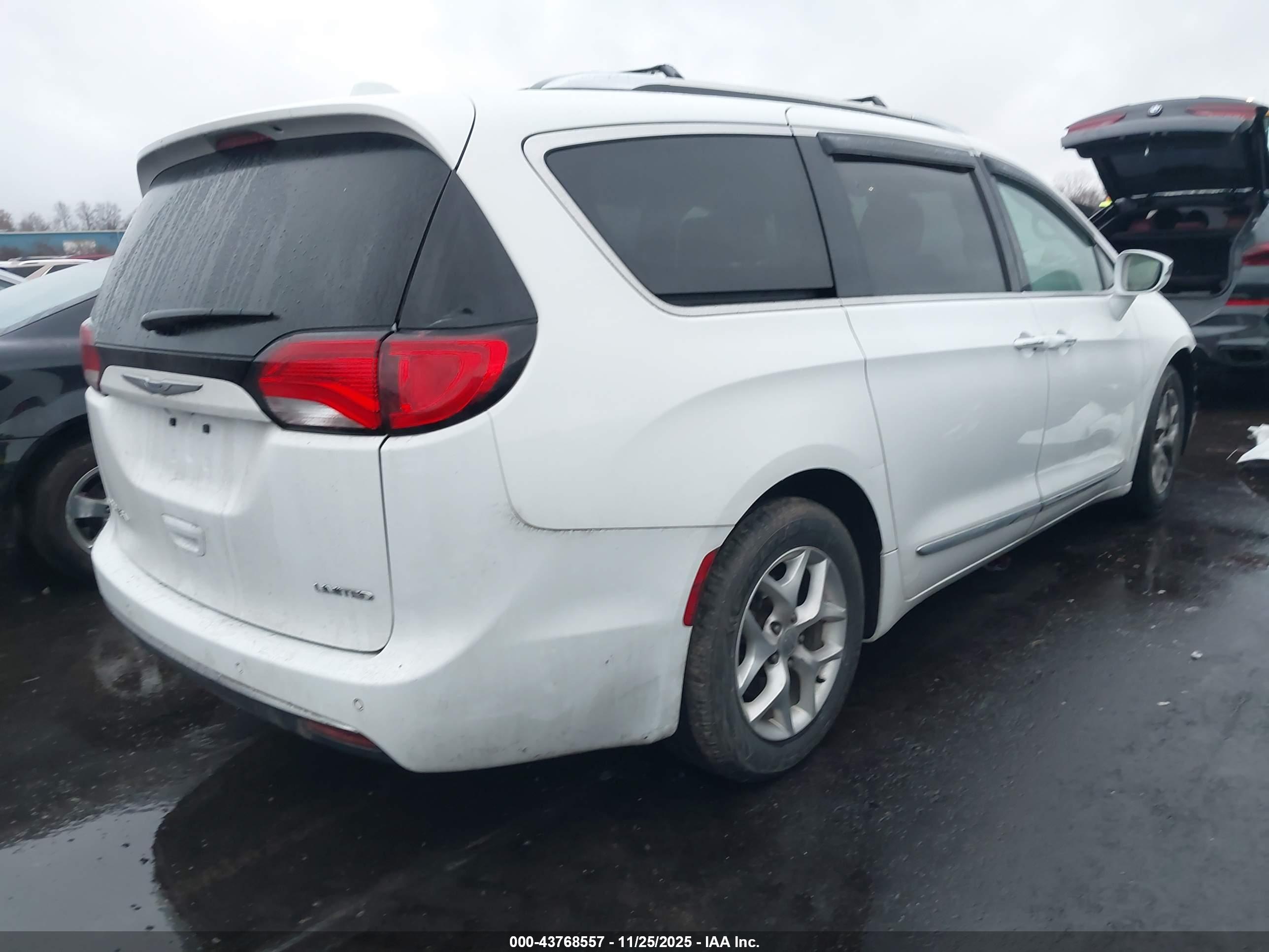 CHRYSLER PACIFICA image 4