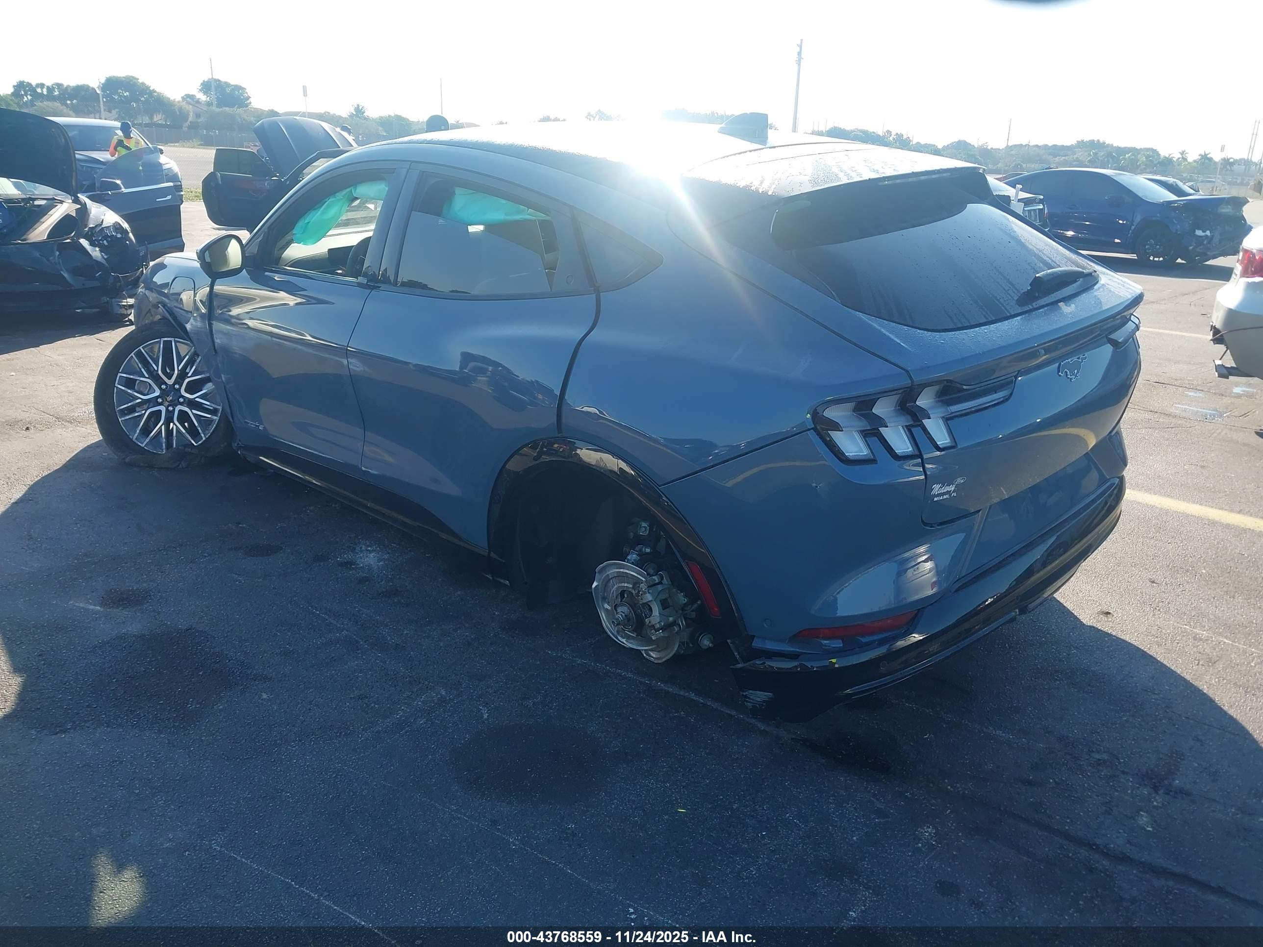 FORD MUSTANG image 3