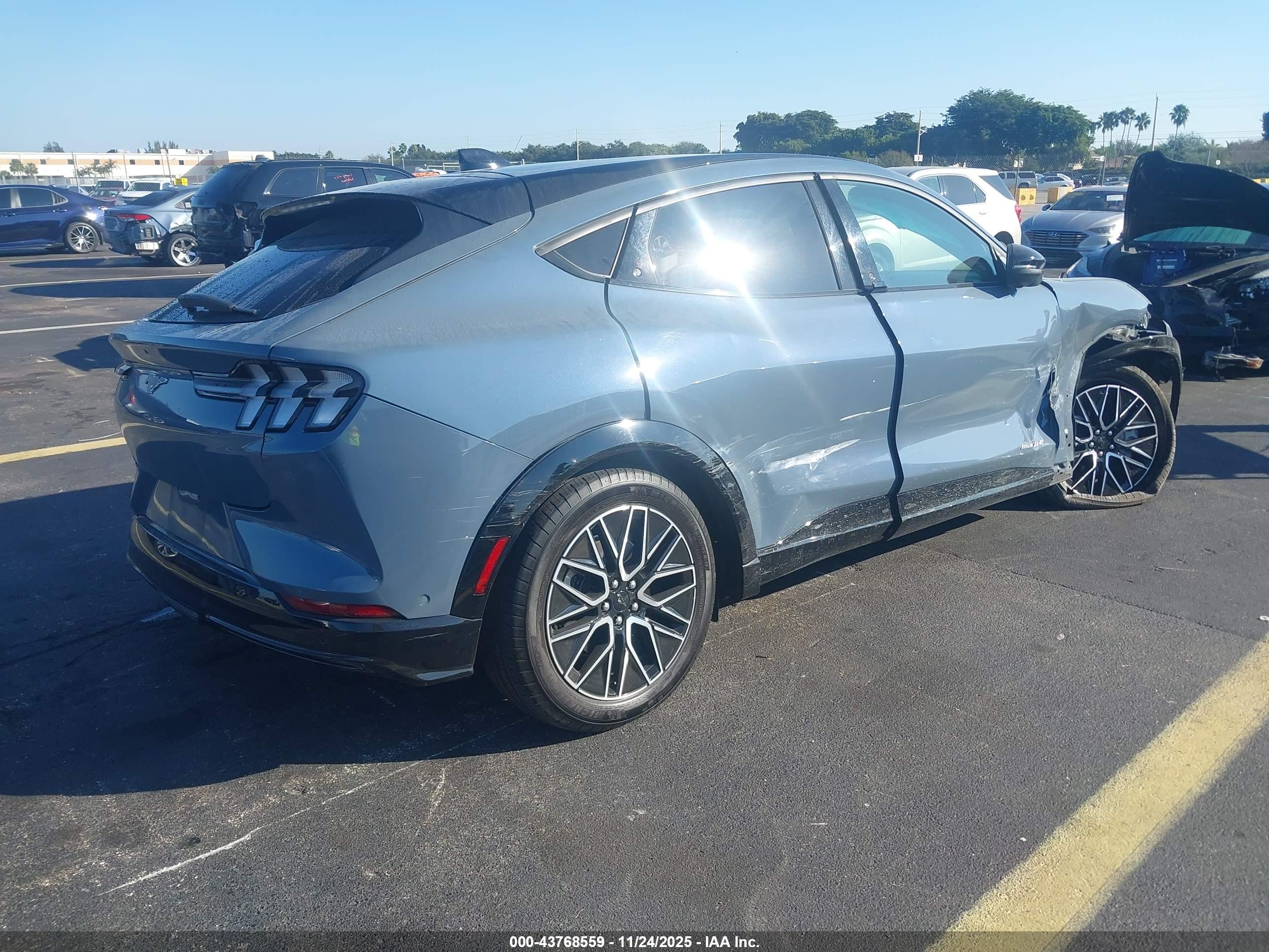 FORD MUSTANG image 4