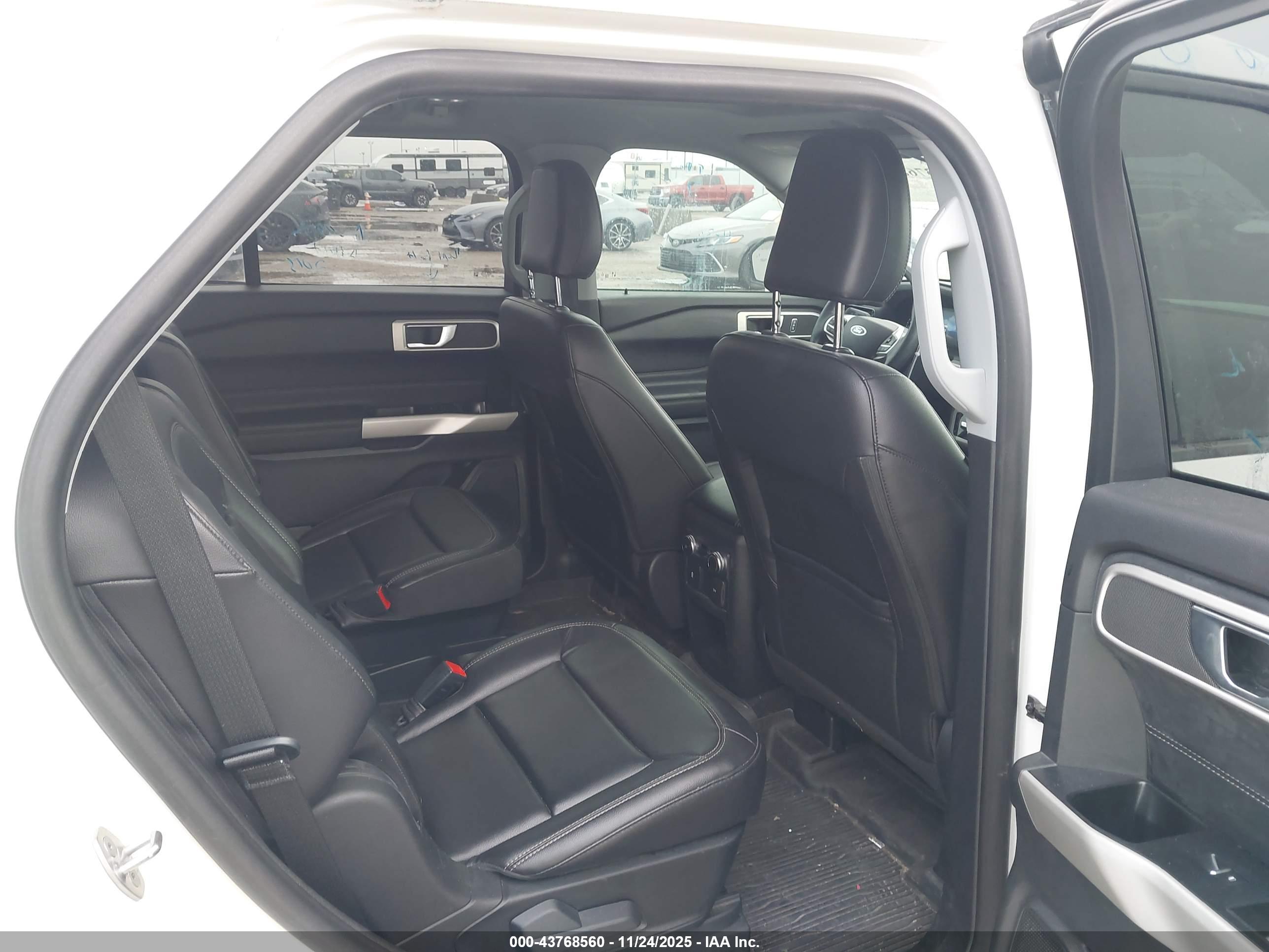 FORD EXPLORER image 8