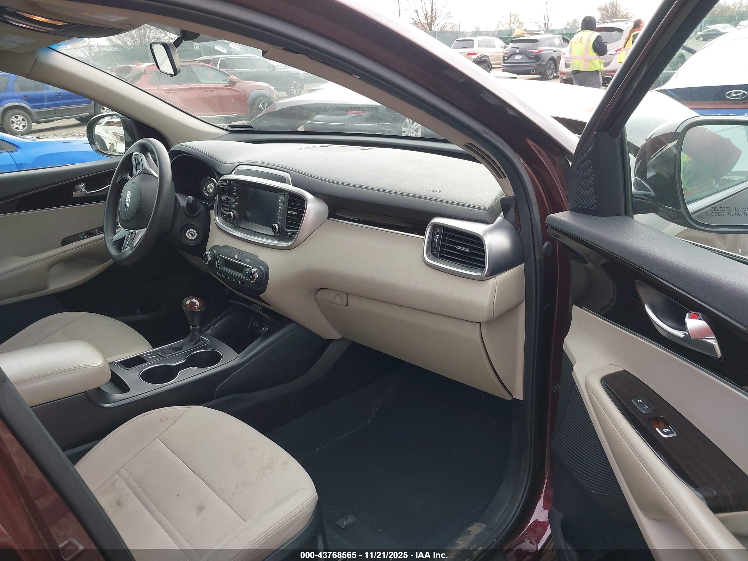KIA SORENTO image 5