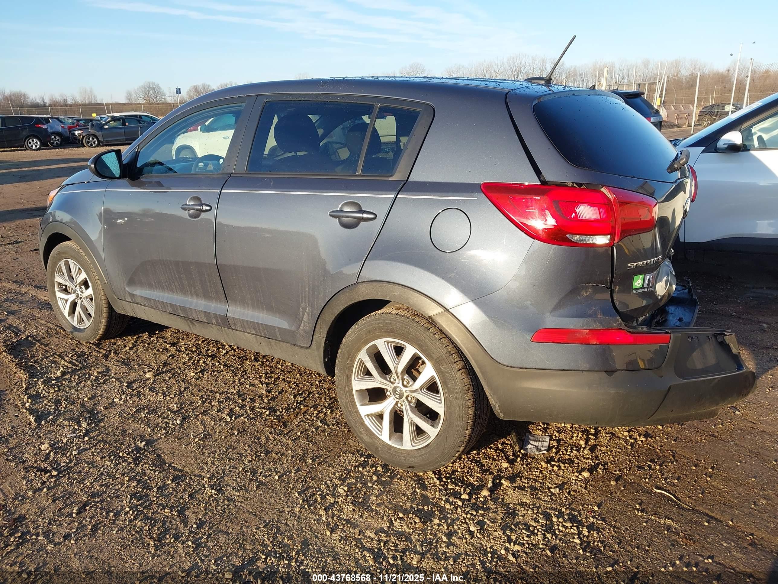 KIA SPORTAGE image 3