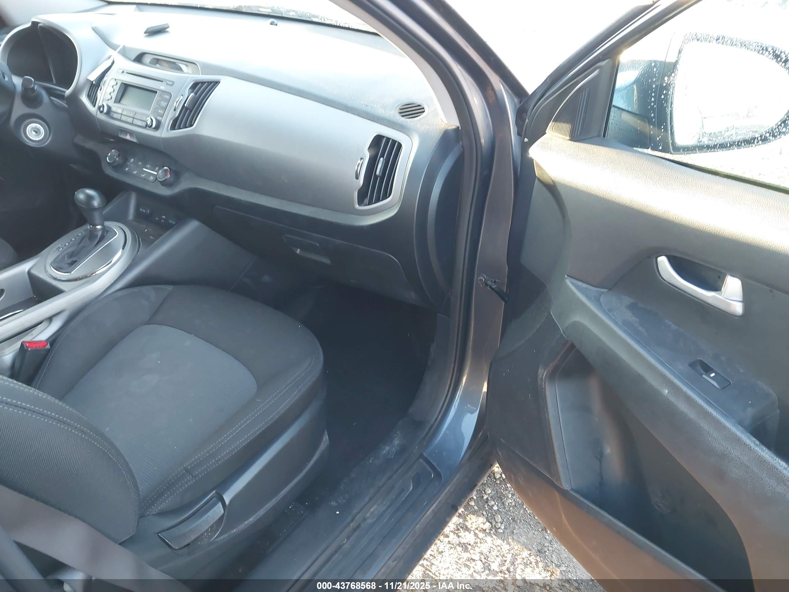 KIA SPORTAGE image 5