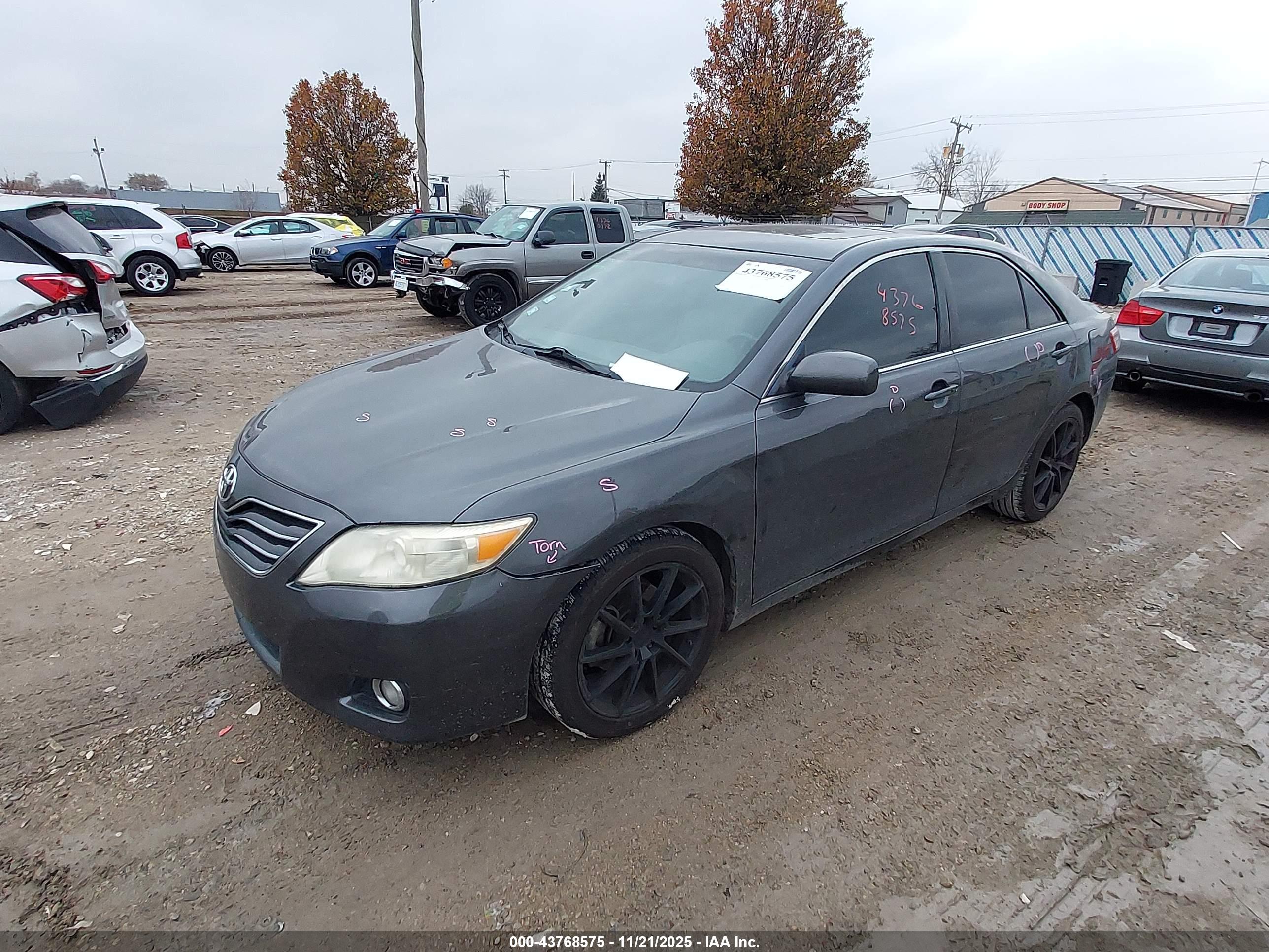 TOYOTA CAMRY image 2