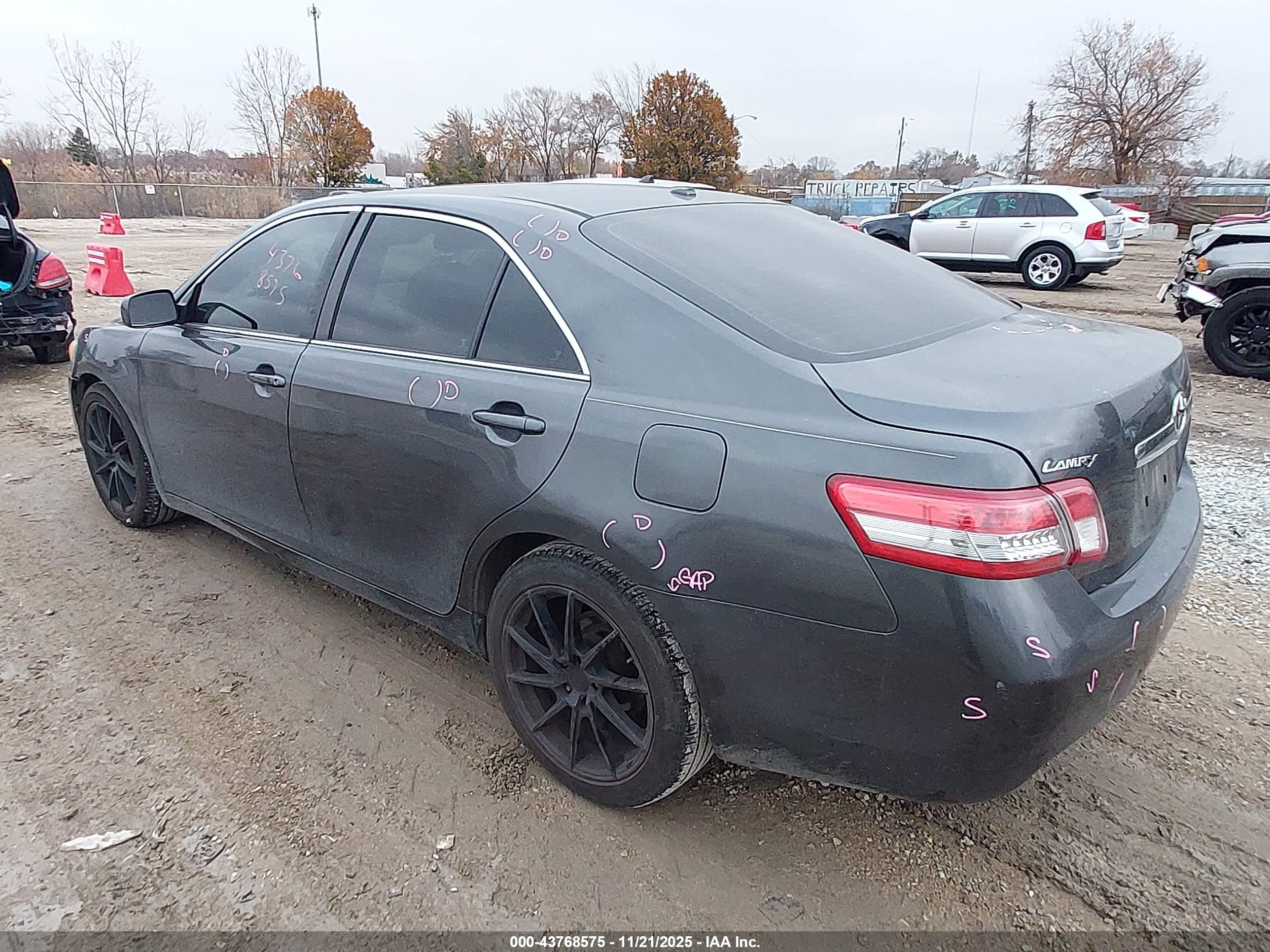 TOYOTA CAMRY image 3