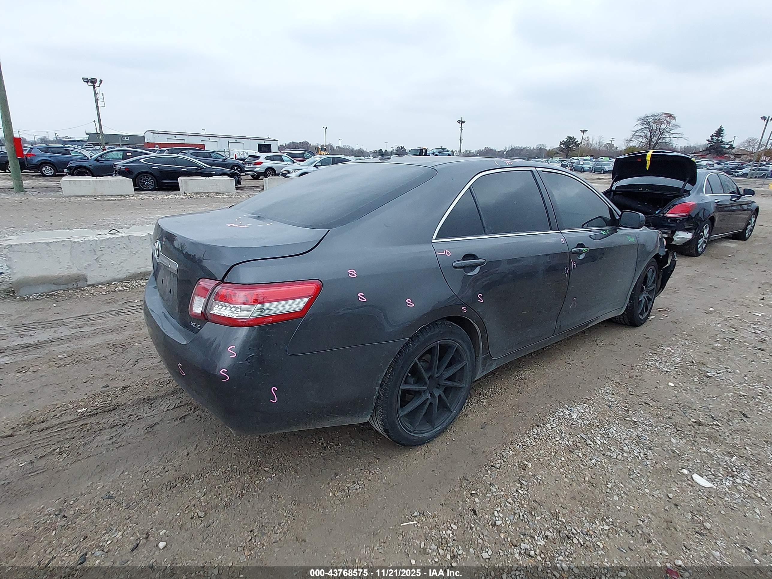 TOYOTA CAMRY image 4