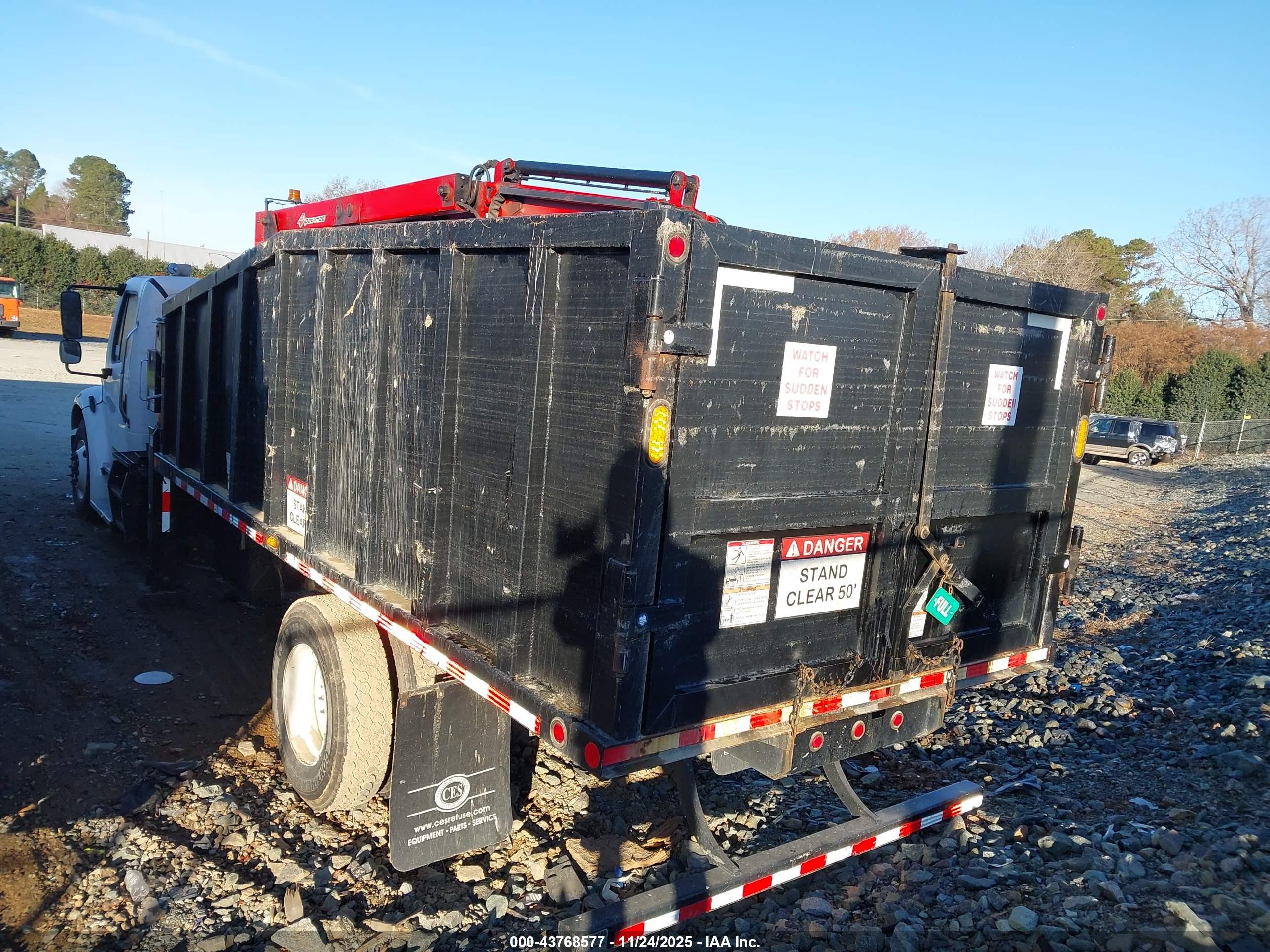 FREIGHTLINER M2 image 3