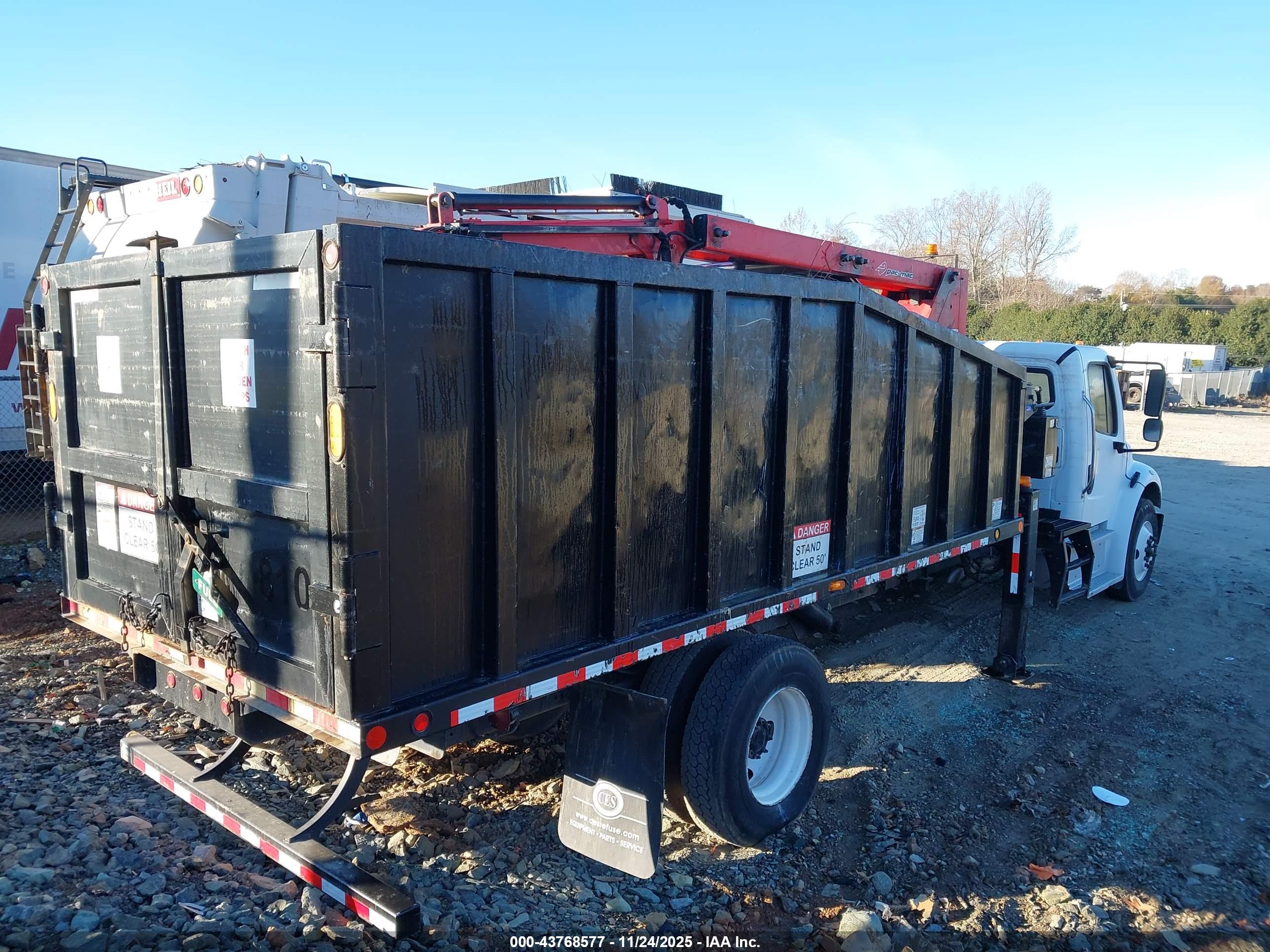 FREIGHTLINER M2 image 4