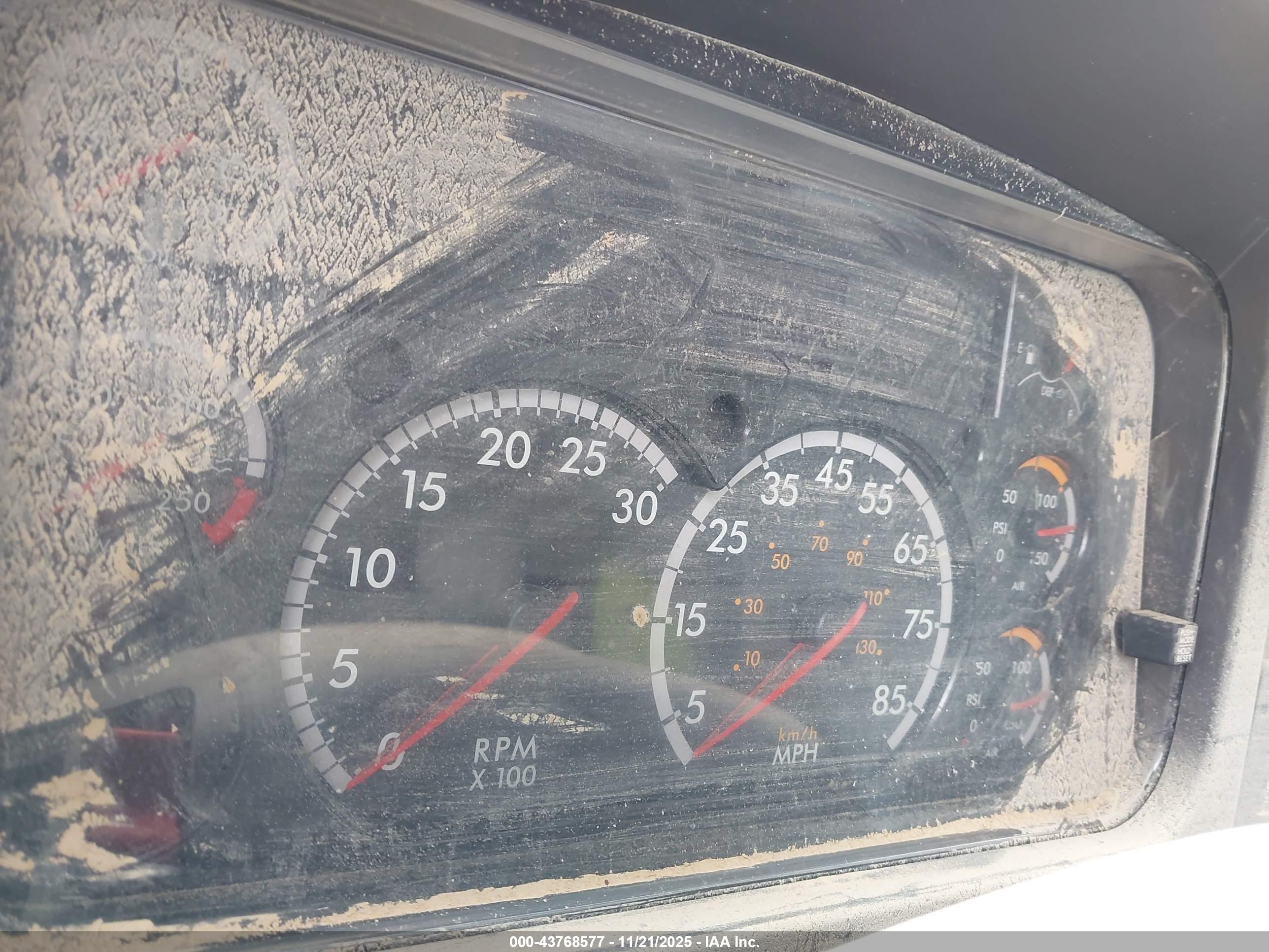 FREIGHTLINER M2 image 6