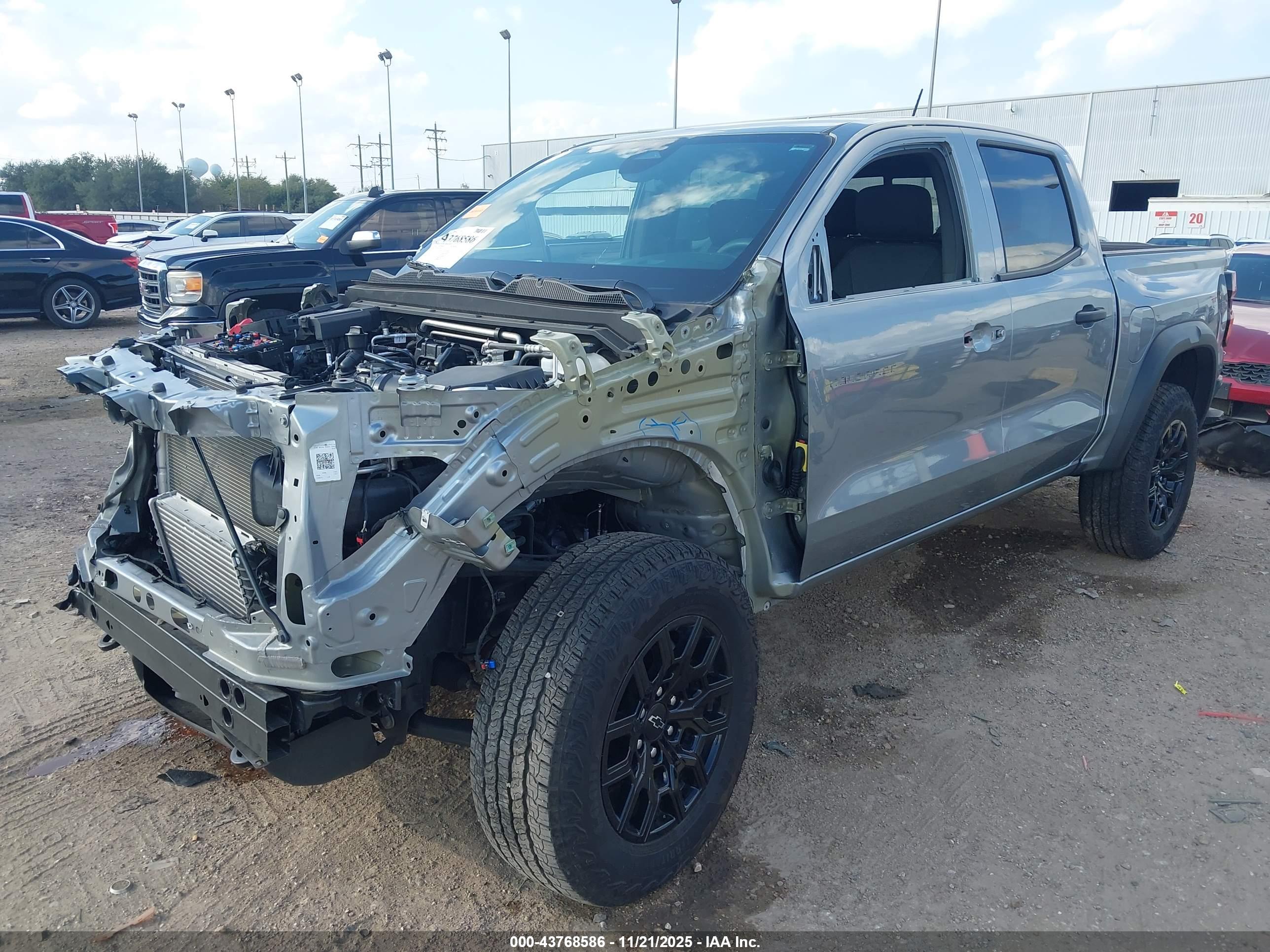 CHEVROLET COLORADO image 2