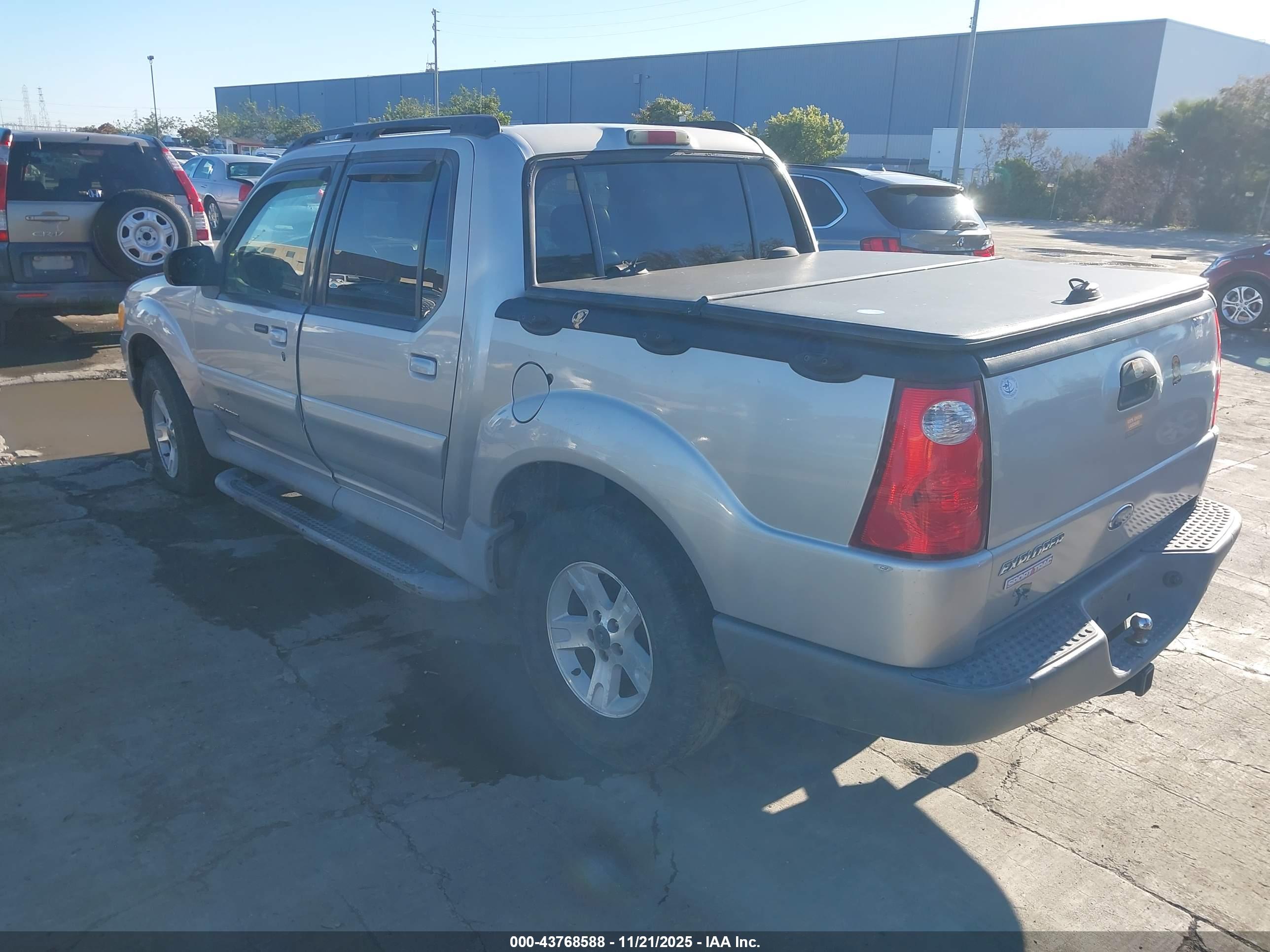FORD EXPLORER image 3